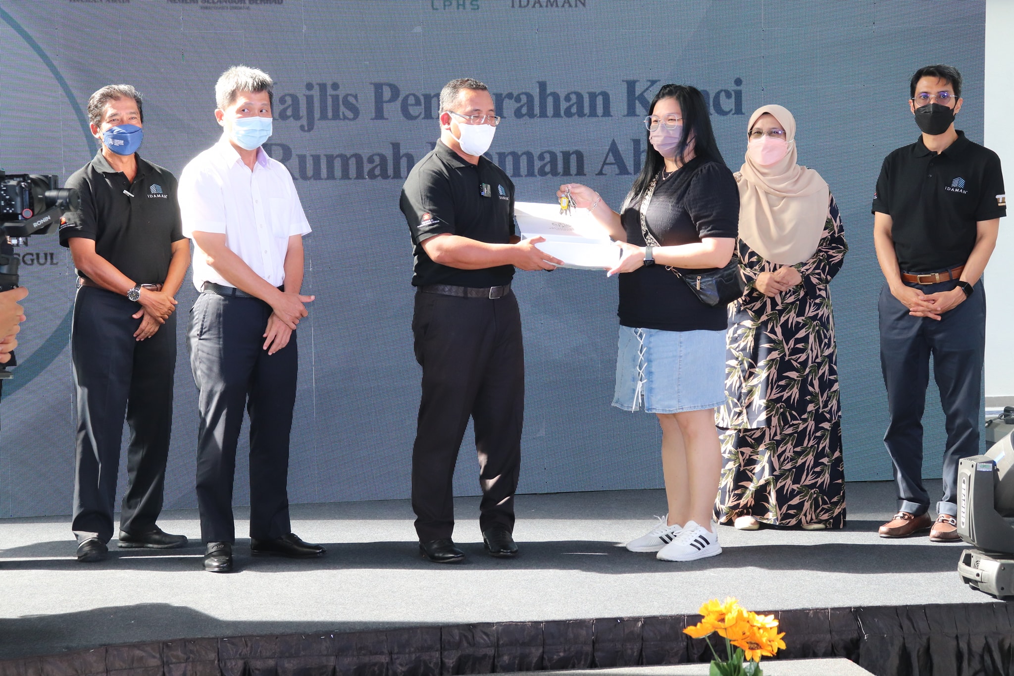 MAJLIS PENYERAHAN KUNCI RUMAH IDAMAN ABADI, KAJANG 2 MUKIM SEMENYIH, DAERAH HULU LANGAT TARIKH: 24 JUN 2022 (JUMAAT) MASA: 3.00 PETANG TEMPAT: RUMAH KELAB, PANGSAPURI IDAMAN ABADI PERSIARAN TROPICANA HEIGHTS SEMENYIH, SELANGOR