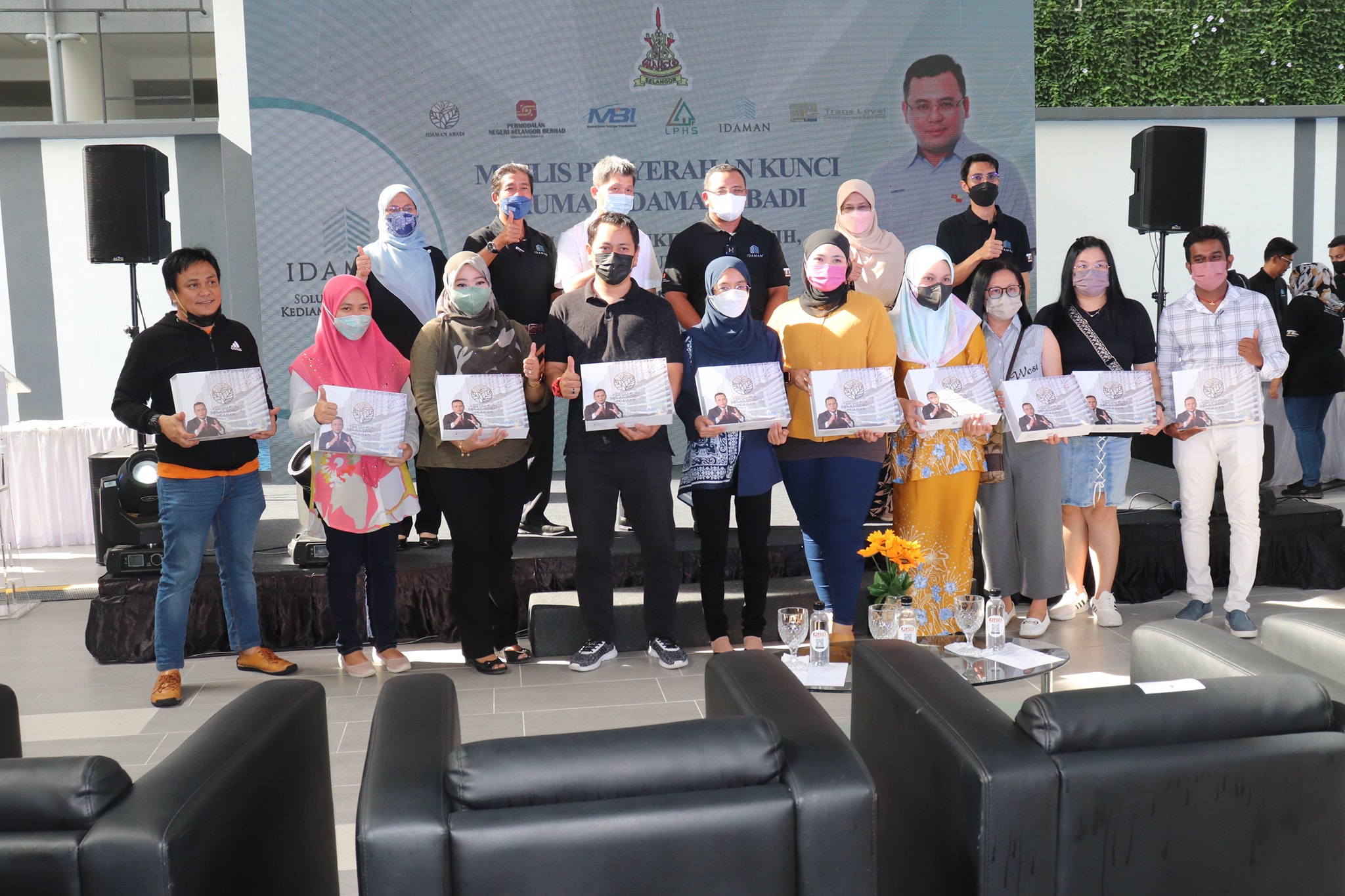 MAJLIS PENYERAHAN KUNCI RUMAH IDAMAN ABADI, KAJANG 2 MUKIM SEMENYIH, DAERAH HULU LANGAT TARIKH: 24 JUN 2022 (JUMAAT) MASA: 3.00 PETANG TEMPAT: RUMAH KELAB, PANGSAPURI IDAMAN ABADI PERSIARAN TROPICANA HEIGHTS SEMENYIH, SELANGOR