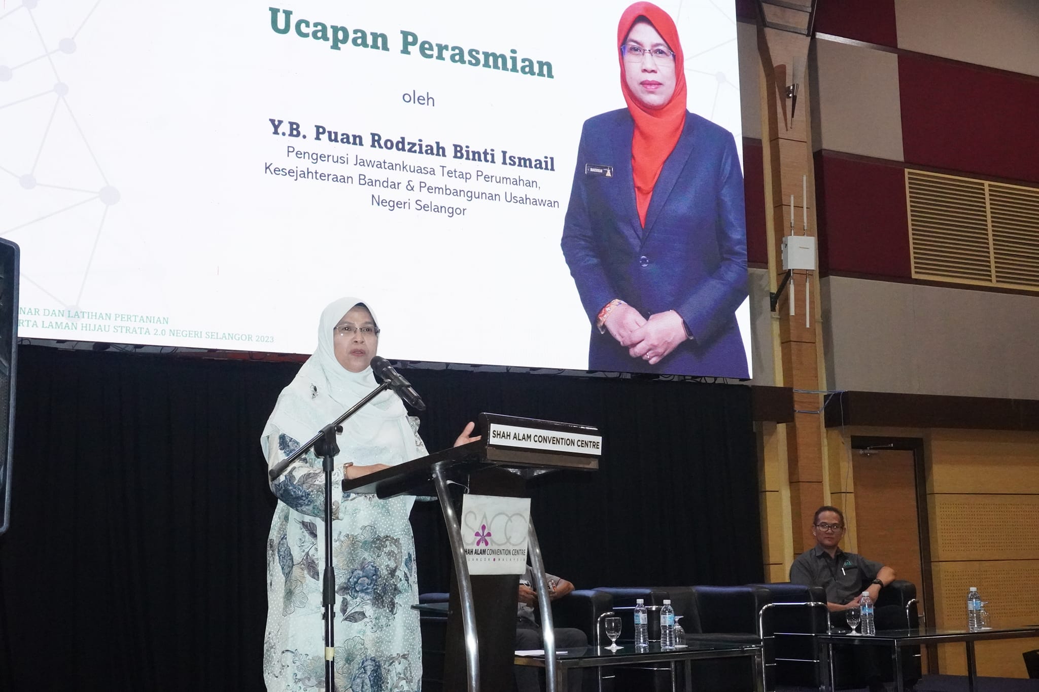 SEMINAR DAN LATIHAN PERTANIAN PESERTA LAMAN HIJAU STRATA 2.0 NEGERI SELANGOR MASA: 8.30 PAGI HINGGA 6.00 PETANG TEMPAT: SHAH ALAM CONVENTION CENTRE (SACC) PERASMIAN PENUTUP OLEH: Y.B. PUAN RODZIAH BINTI ISMAIL EXCO PERUMAHAN, KESEJAHTERAAN BANDAR DAN