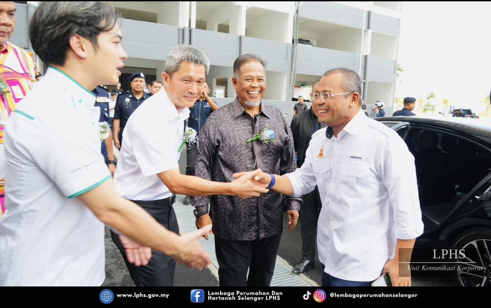MAJLIS MENANDATANGANI MEMORANDUM PERSEFAHAMAN & SIMBOLIK PENYERAHAN KUNCI PROJEK SELANGORKU OLEANDER MAJLIS MENANDATANGANI MEMORANDUM PERSEFAHAMAN & SIMBOLIK PENYERAHAN KUNCI PROJEK SELANGORKU OLEANDER