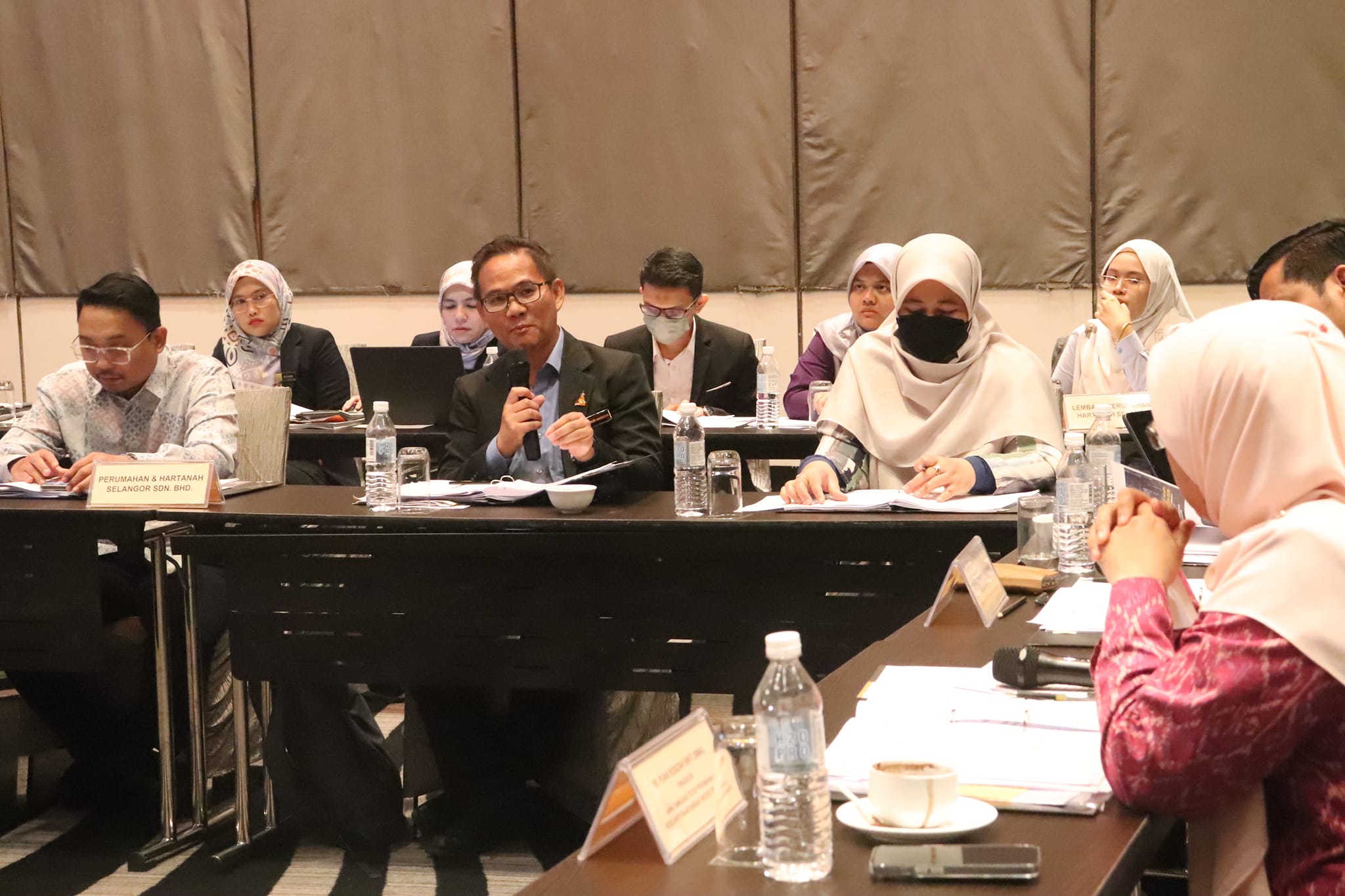 Mesyuarat Jawatankuasa Tetap (STANDCO) Perumahan & Kesejahteraan Bandar Negeri Selangor bil1/2023 Mesyuarat Jawatankuasa Tetap (STANDCO) Perumahan & Kesejahteraan Bandar Negeri Selangor bil1/2023 Tarikh: 16 - 17 Februari 2023 (Khamis-Jumaat) Tempat: