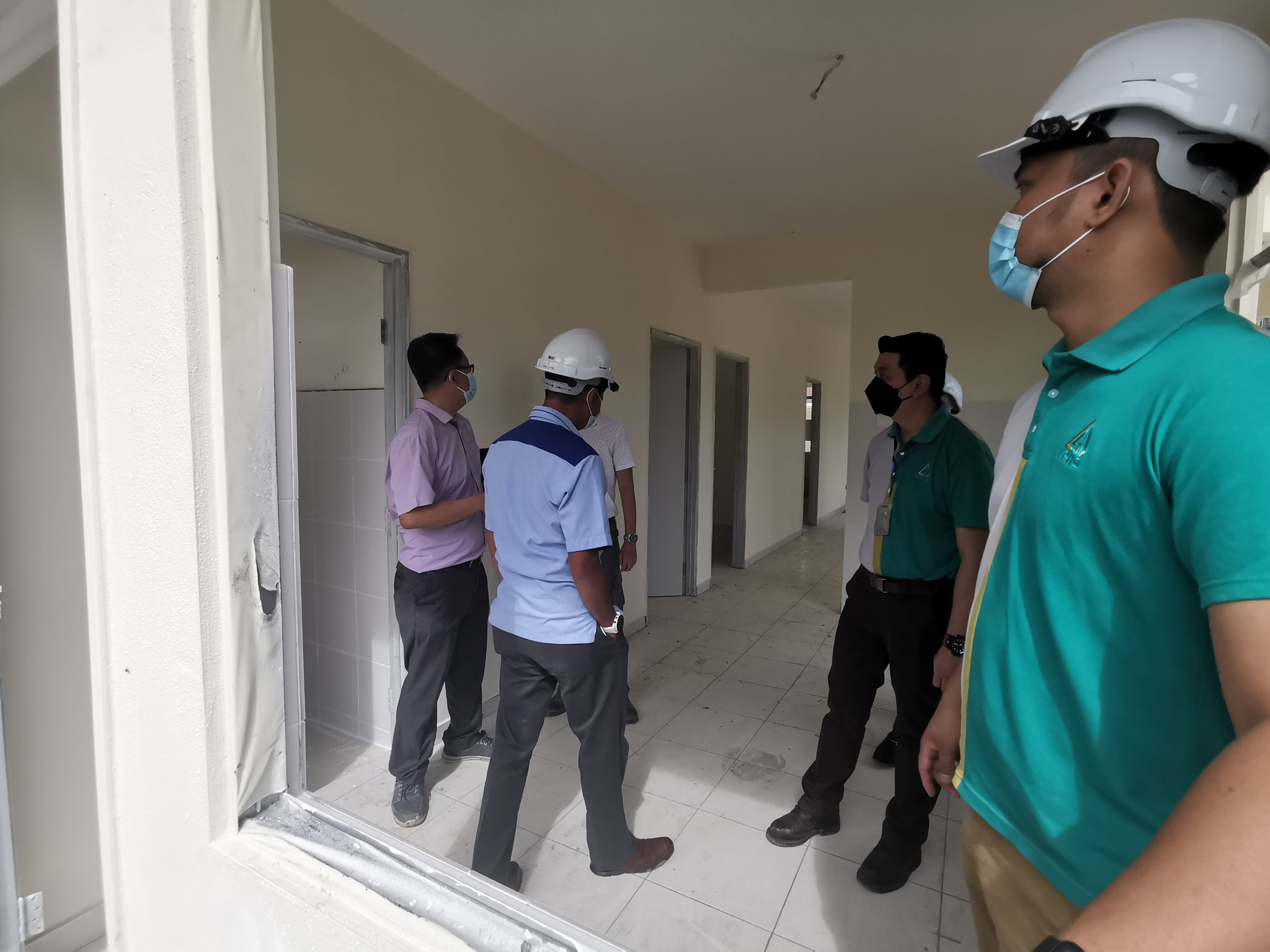 Lawatan Tapak Pengarah Eksekutif LPHS Di Mukim Morib LAWATAN TAPAK PENGARAH EKSEKUTIF LPHS BAGI PEMANTAUAN PEMBANGUNAN PANGSAPURI RUMAH SELANGORKU MORIB ANGGUN DAN RUMAH TERES SELANGORKU 1 TINGKAT 20' X 60' DI MUKIM MORIB, DAERAH KUALA LANGAT TARIKH: