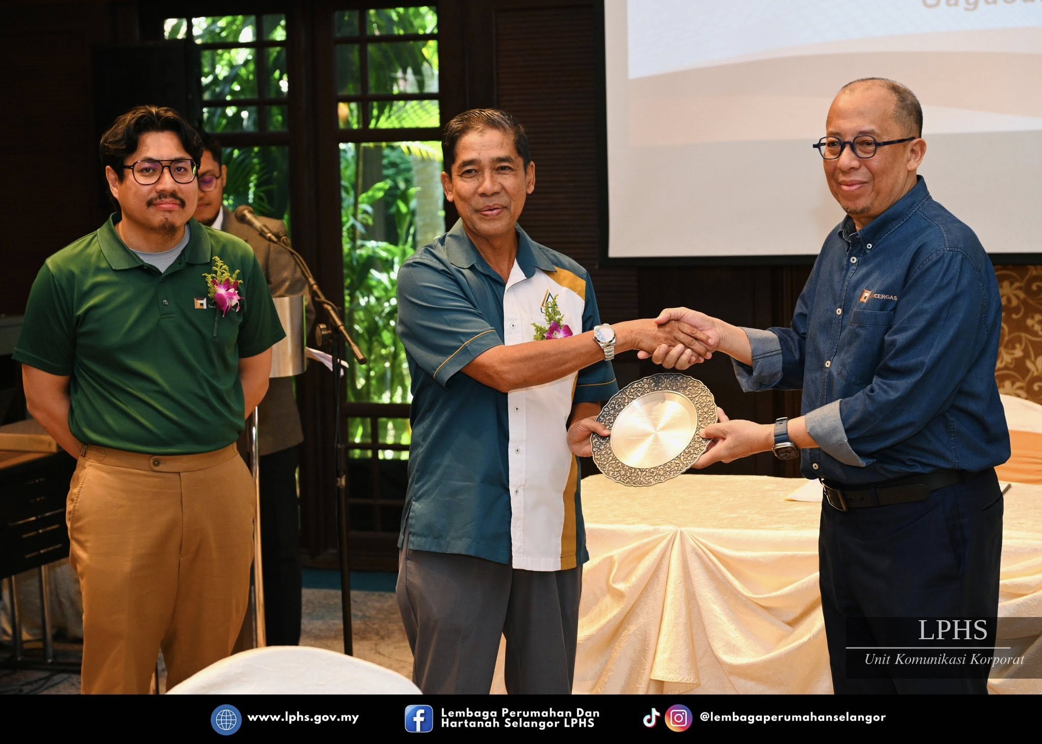 MAJLIS MENANDATANGANI PERJANJIAN JUAL BELI ELEKTRONIK BAGI PROJEK PANGSAPURI IDAMAN CASUARINA 1 MAJLIS MENANDATANGANI PERJANJIAN JUAL BELI ELEKTRONIK (EPJB) BAGI PEMBELIAN SECARA EN-BLOC PROJEK PANGSAPURI IDAMAN CASUARINA 1