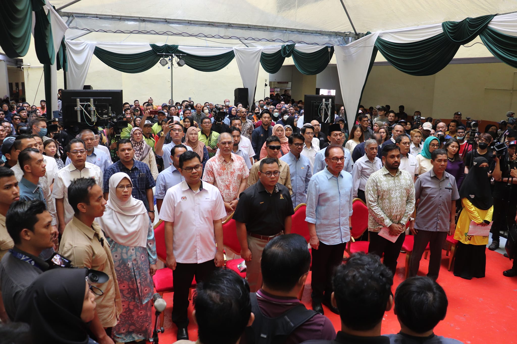 MAJLIS PELANCARAN PROGRAM KITA-UNTUK-KITA (K2K) DISEMPURNAKAN OLEH YAB DATO' SERI ANWAR BIN IBRAHIM MAJLIS PELANCARAN PROGRAM KITA-UNTUK-KITA (K2K) DISEMPURNAKAN OLEH YAB DATO' SERI ANWAR BIN IBRAHIM, PERDANA MENTERI MALAYSIA TARIKH: 8 APRIL 2023 (SA