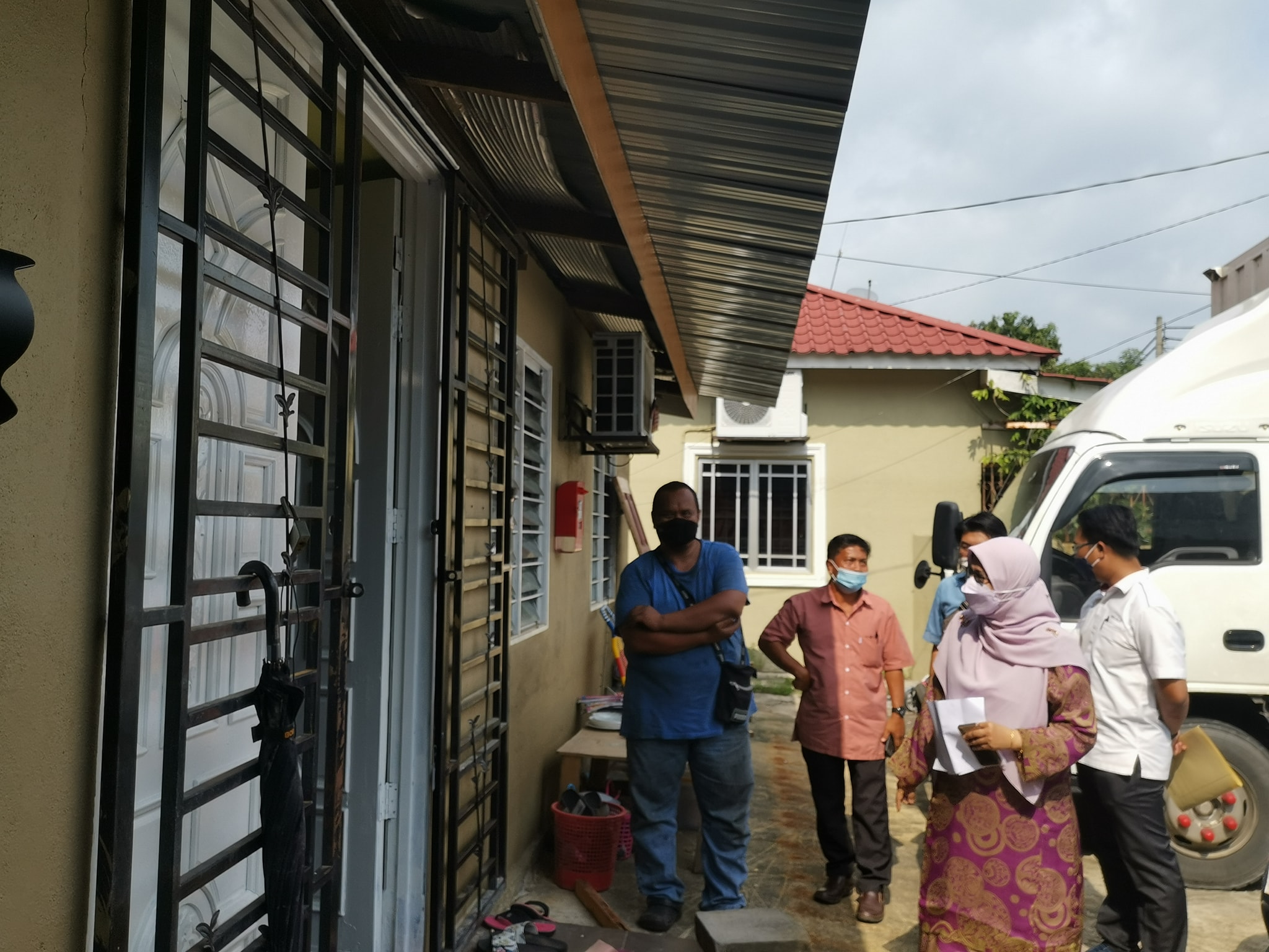 Lawatan Turun Padang Baikpulih Rumah Mangsa Banjir LAWATAN TURUN PADANG BAIKPULIH RUMAH MANGSA BANJIR DAERAH KLANG BERSAMA YANG BERHORMAT PUAN RODZIAH BINTI ISMAIL EXCO PERUMAHAN, KESEJAHTERAAN BANDAR DAN PEMBANGUNAN USAHAWAN NEGERI SELANGOR