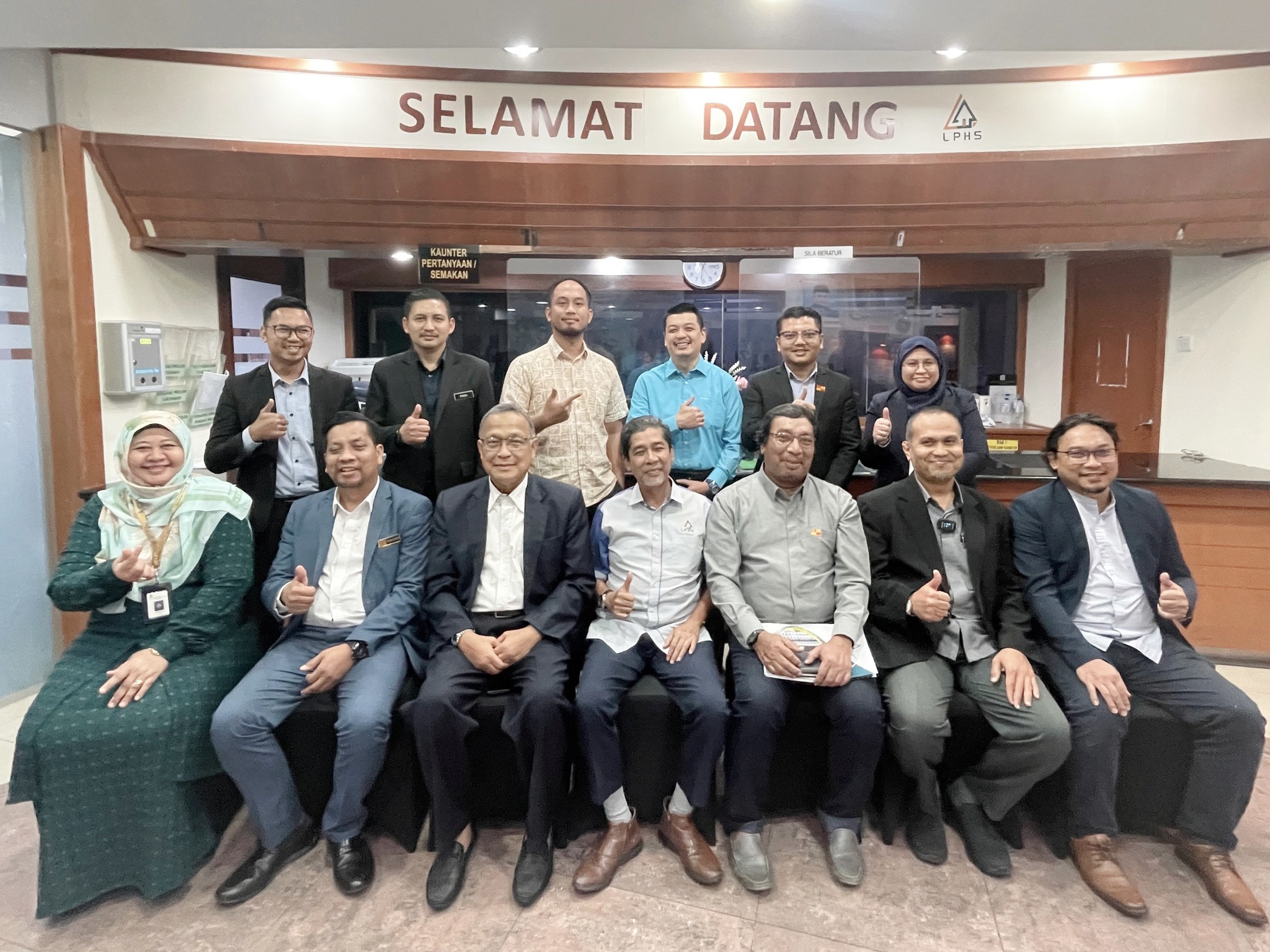 KUNJUNGAN HORMAT PERBADANAN WAKAF SELANGOR (PWS) KE LEMBAGA PERUMAHAN DAN HARTANAH SELANGOR (LPHS) KUNJUNGAN HORMAT PERBADANAN WAKAF SELANGOR (PWS) KE LEMBAGA PERUMAHAN DAN HARTANAH SELANGOR (LPHS)