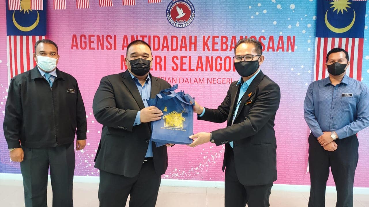 Sesi Taklimat Dan Perbincangan Bersama Pengarah Agensi Anti Dadah Kebangsaan Negeri Selangor SESI TAKLIMAT DAN PERBINCANGAN BERSAMA PENGARAH AGENSI ANTI DADAH KEBANGSAAN NEGERI SELANGOR -Sesi ini bertujuan bagi melihat potensi kerjasama antara LPHS d