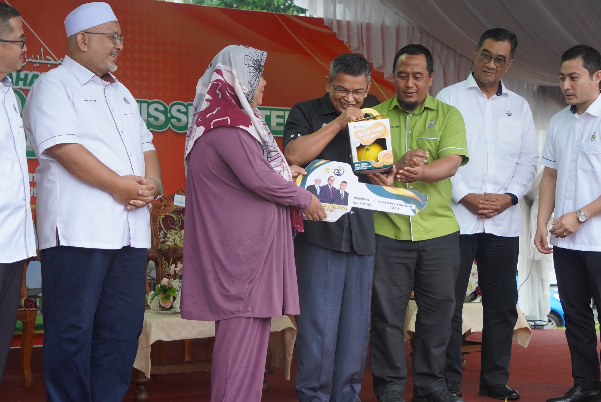 Majlis Penyerahan Kunci Rumah Mampu Milik (RMM) Jemputan ke Majlis Penyerahan Kunci Rumah Mampu Milik (RMM) Tempinis Sejahtera, Mukim Kerandang, Besut, Terengganu Tarikh : 20 November 2023 (Isnin) Masa : 10.30 Pagi Tempat : Tapak Rumah Mampu Milik (R