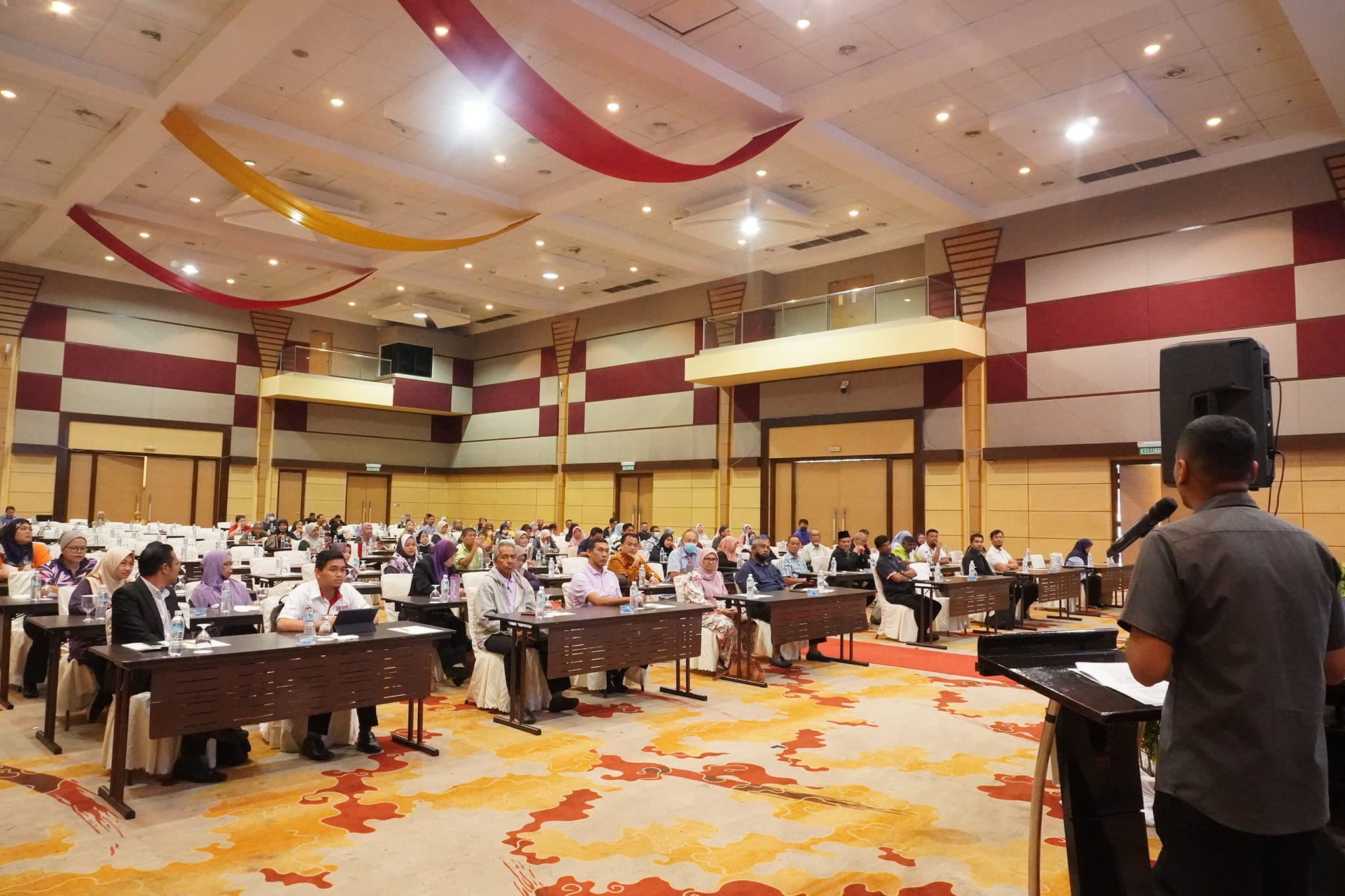 SEMINAR DAN LATIHAN PERTANIAN PESERTA LAMAN HIJAU STRATA 2.0 NEGERI SELANGOR MASA: 8.30 PAGI HINGGA 6.00 PETANG TEMPAT: SHAH ALAM CONVENTION CENTRE (SACC) PERASMIAN PENUTUP OLEH: Y.B. PUAN RODZIAH BINTI ISMAIL EXCO PERUMAHAN, KESEJAHTERAAN BANDAR DAN