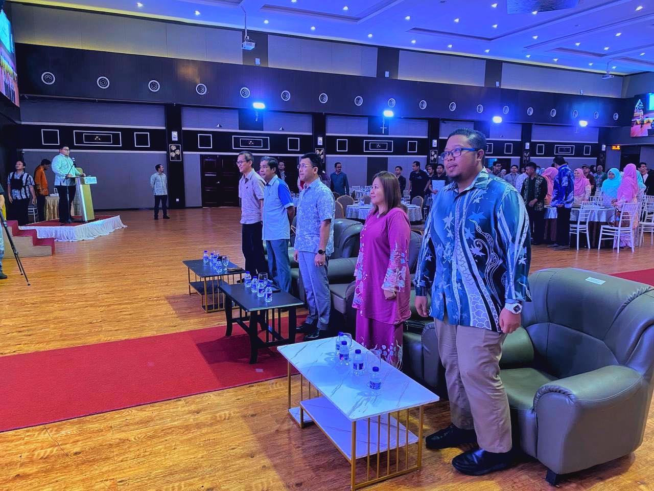Hari Anugerah Laman Hijau Negeri Selangor 2023 Sekitar Hari Anugerah Laman Hijau Negeri Selangor 2023 Tarikh: 18 November 2023 (Sabtu) Masa: 8.30 pagi - 2.00 petang TEMPAT: Midlands Convention Centre Seksyen 7, Shah Alam Melalui penganjuran Hari Anug