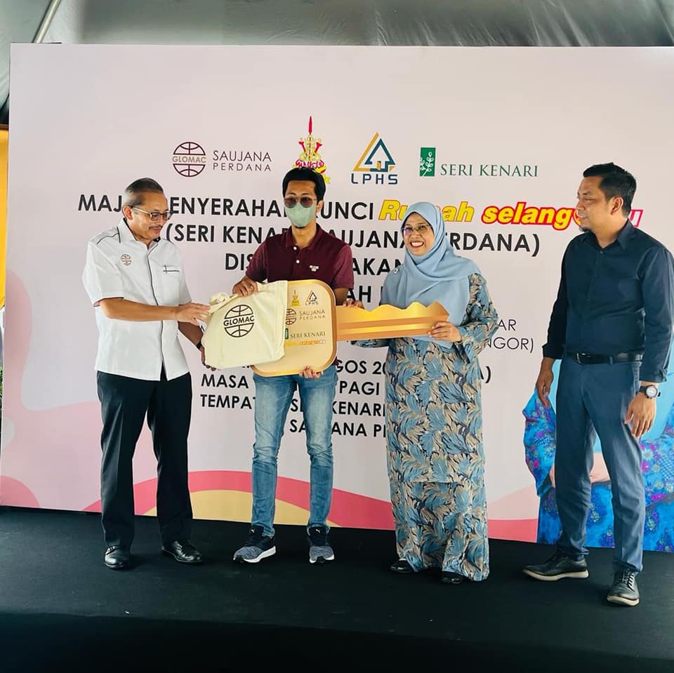 Majlis Penyerahan Kunci Rumah bagi Rumah SelangorKu Majlis Penyerahan Kunci Rumah bagi Rumah SelangorKu Seri Kenari, Saujana Perdana. Tarikh : 23 Ogos 2022 (Selasa) Masa : 11 Pagi