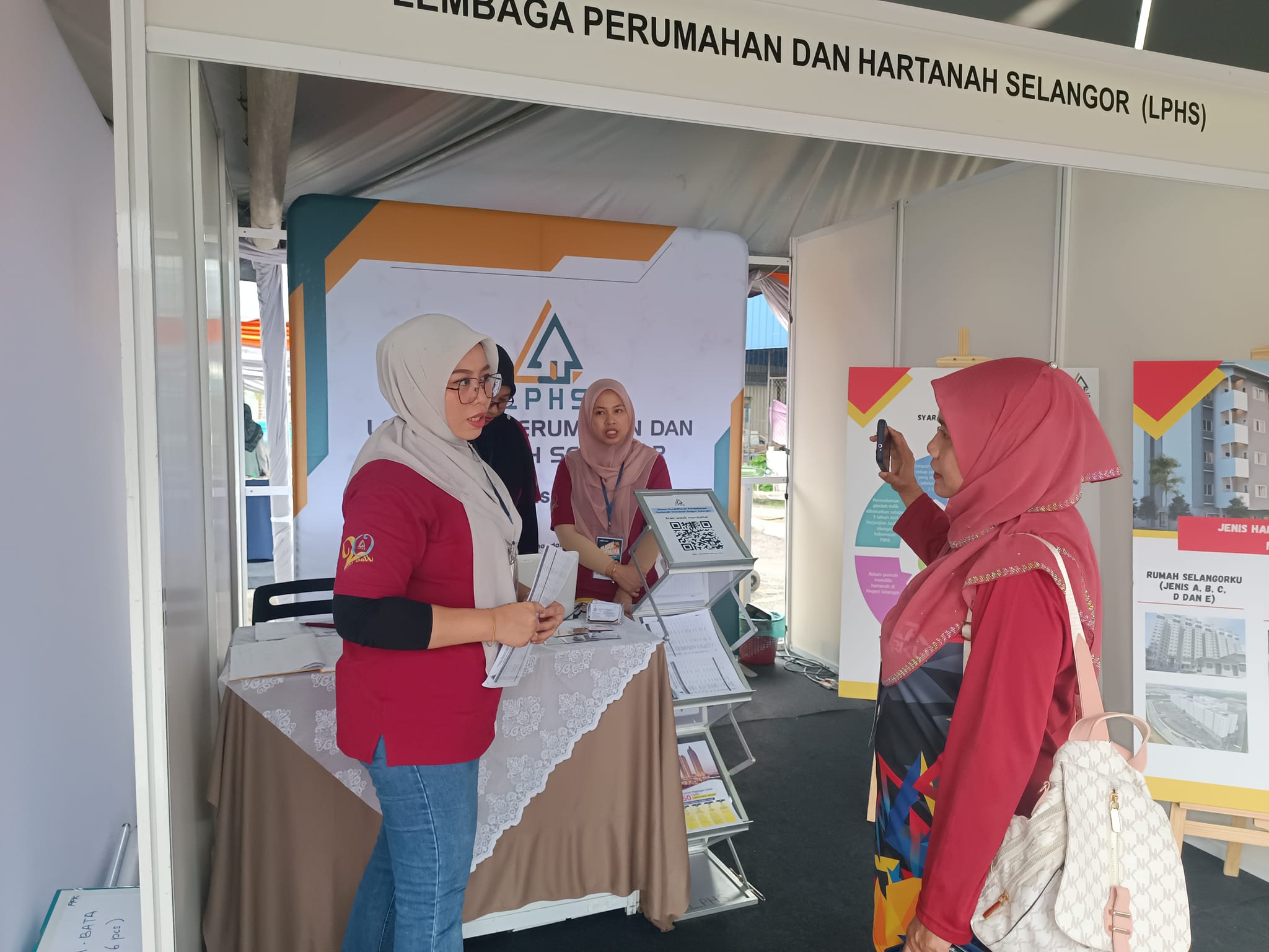 Program Jelajah Hari Terbuka "Malaysia Madani Program Jelajah Hari Terbuka "Malaysia Madani, Unisel Depani" yang bermula pada 21 - 22 Oktober 2023 (Sabtu - Ahad) bertempat di Dataran Pantai Batu Laut, Tanjung Sepat, Kuala Langat. Program telah dirasm