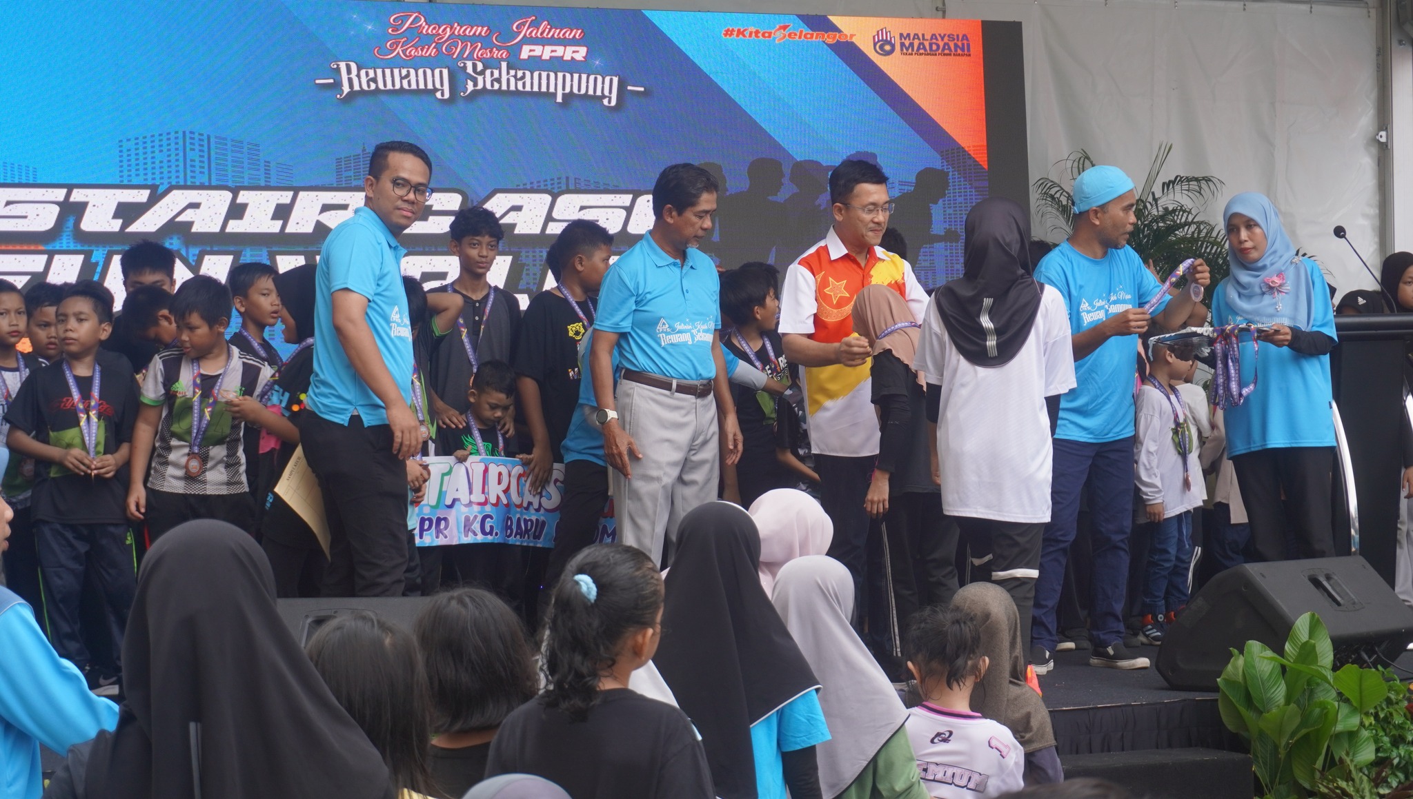 PROGRAM JALINAN KASIH MESRA PPR REWANG SEKAMPUNG DI PROJEK PERUMAHAN RAKYAT KG. BARU HICOM