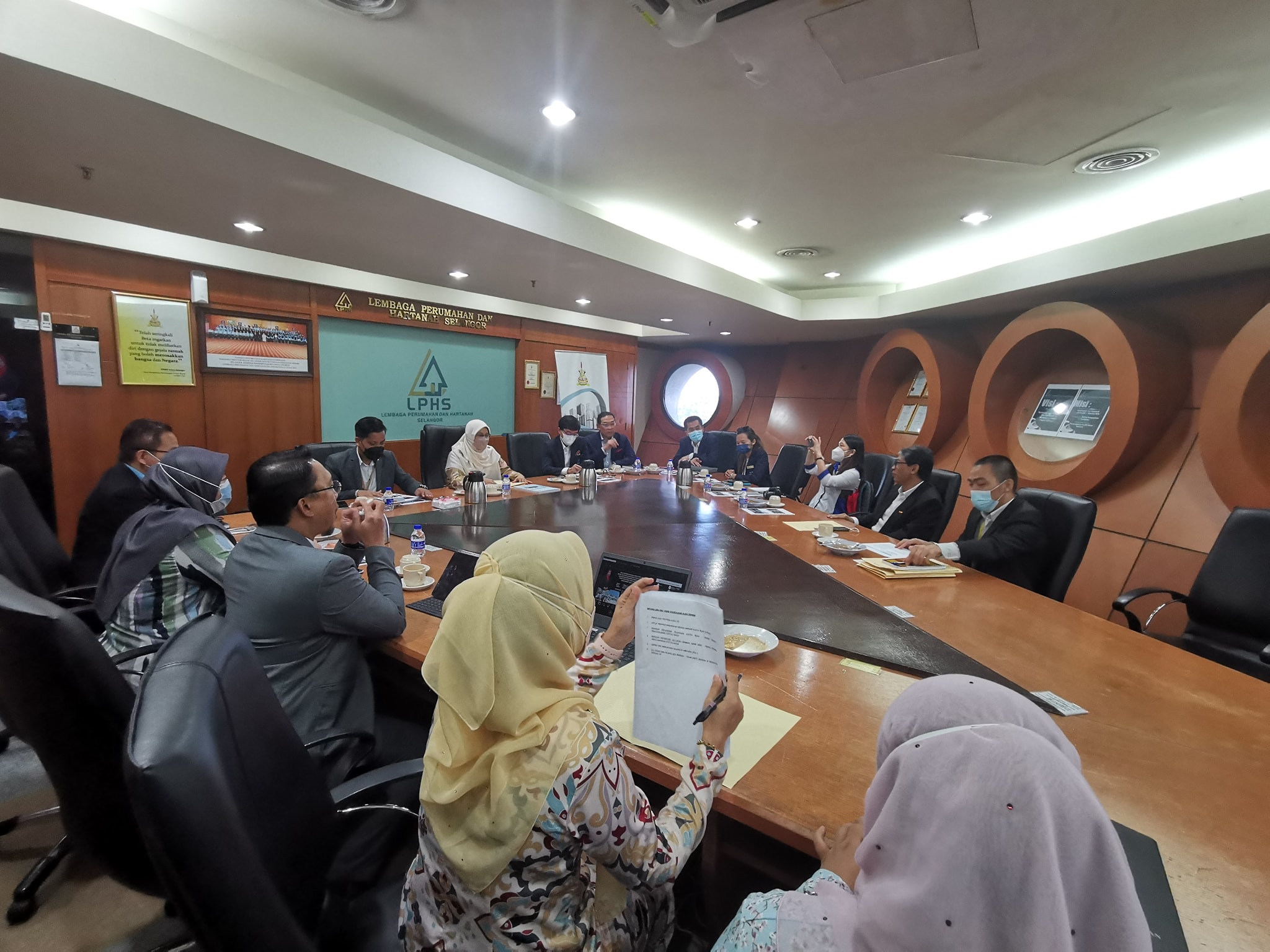 PERBINCANGAN EXCO BERSAMA REHDA SESI PERBINCANGAN EXCO PERUMAHAN, KESEJAHTERAAN BANDAR DAN PEMBANGUNAN USAHAWAN BERSAMA PERSATUAN PEMAJU HARTANAH DAN PERUMAHAN MALAYSIA CAWANGAN SELANGOR (REHDA)