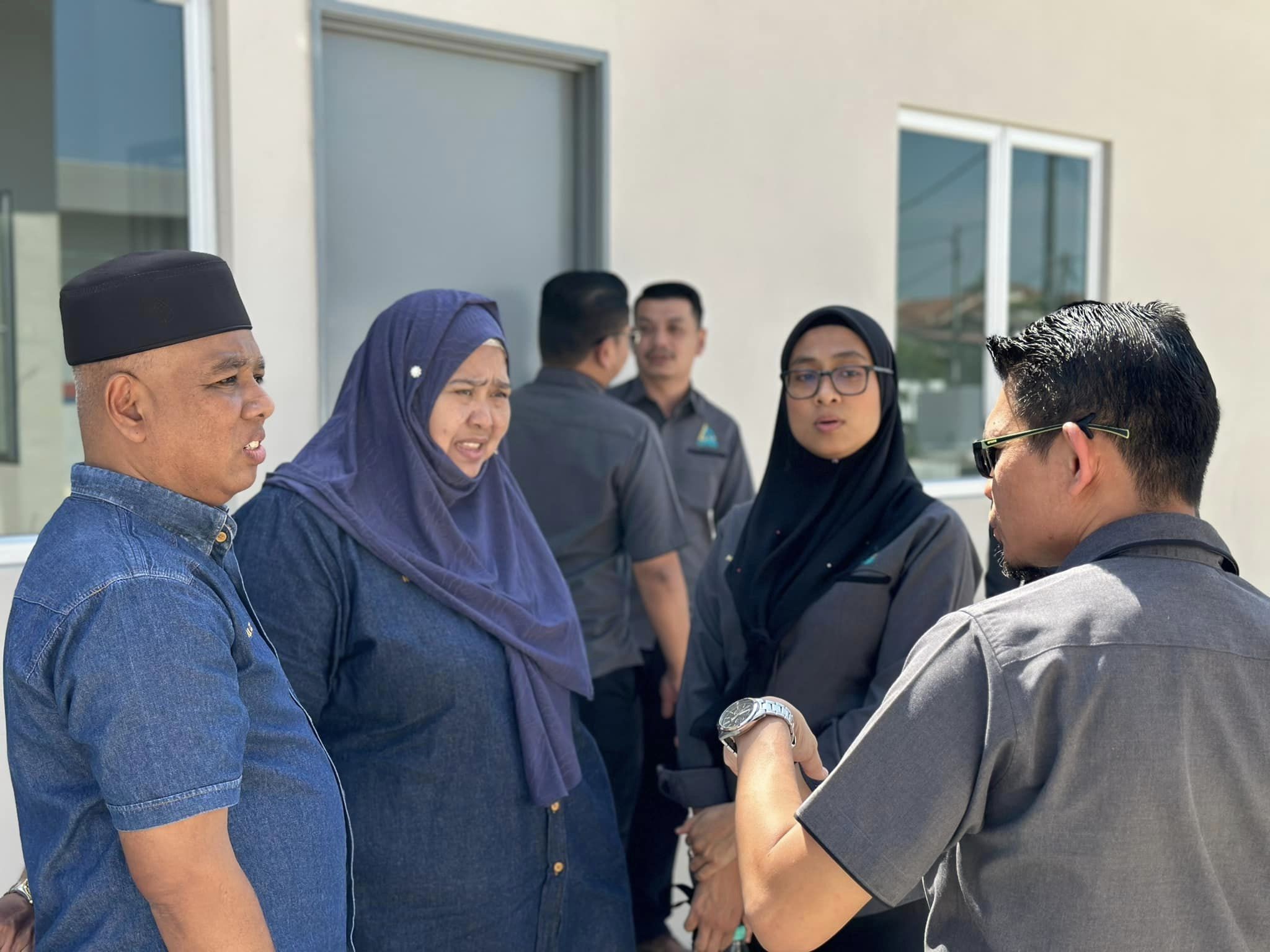 Sekitar Lawatan Tapak Projek Penswastaan (RMM) Sungai Petai, Daerah Alor Gajah, Melaka Sekitar Lawatan Tapak Projek Penswastaan (RMM) Sungai Petai, Daerah Alor Gajah, Melaka dan Majlis Makan Malam bersama Delegasi Kakitangan Lembaga Perumahan dan Har