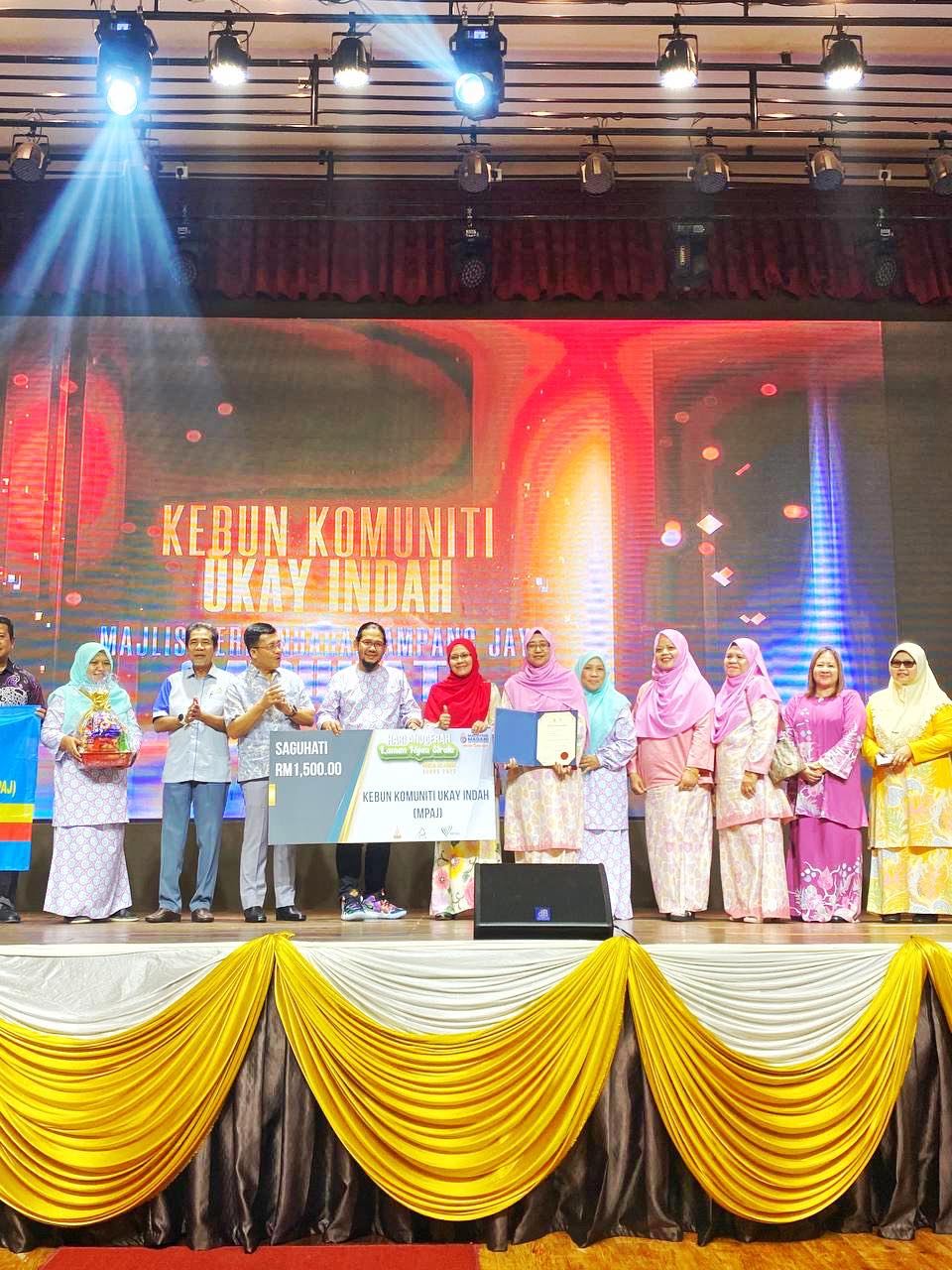 Hari Anugerah Laman Hijau Negeri Selangor 2023 Sekitar Hari Anugerah Laman Hijau Negeri Selangor 2023 Tarikh: 18 November 2023 (Sabtu) Masa: 8.30 pagi - 2.00 petang TEMPAT: Midlands Convention Centre Seksyen 7, Shah Alam Melalui penganjuran Hari Anug