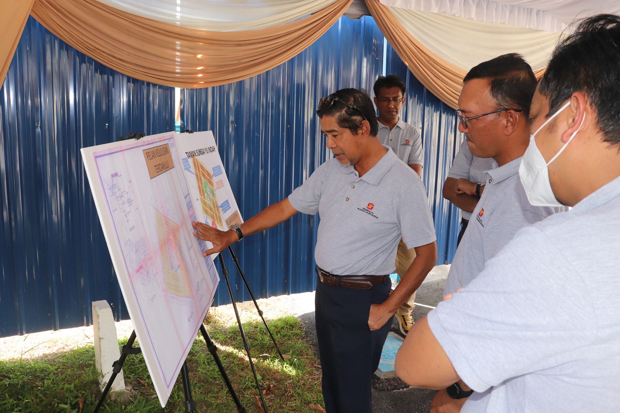 MAJLIS PENYERAHAN KUNCI RUMAH KOS RENDAH PROJEK TAMAN SUNGAI YU INDAH MAJLIS PENYERAHAN KUNCI RUMAH KOS RENDAH PROJEK TAMAN SUNGAI YU INDAH MUKIM HUJUNG PERMATANG KUALA SELANGOR DISEMPURNAKAN OLEH: Y.A.B DATO' SERI AMIRUDIN SHARI DATO MENTERI BESAR S