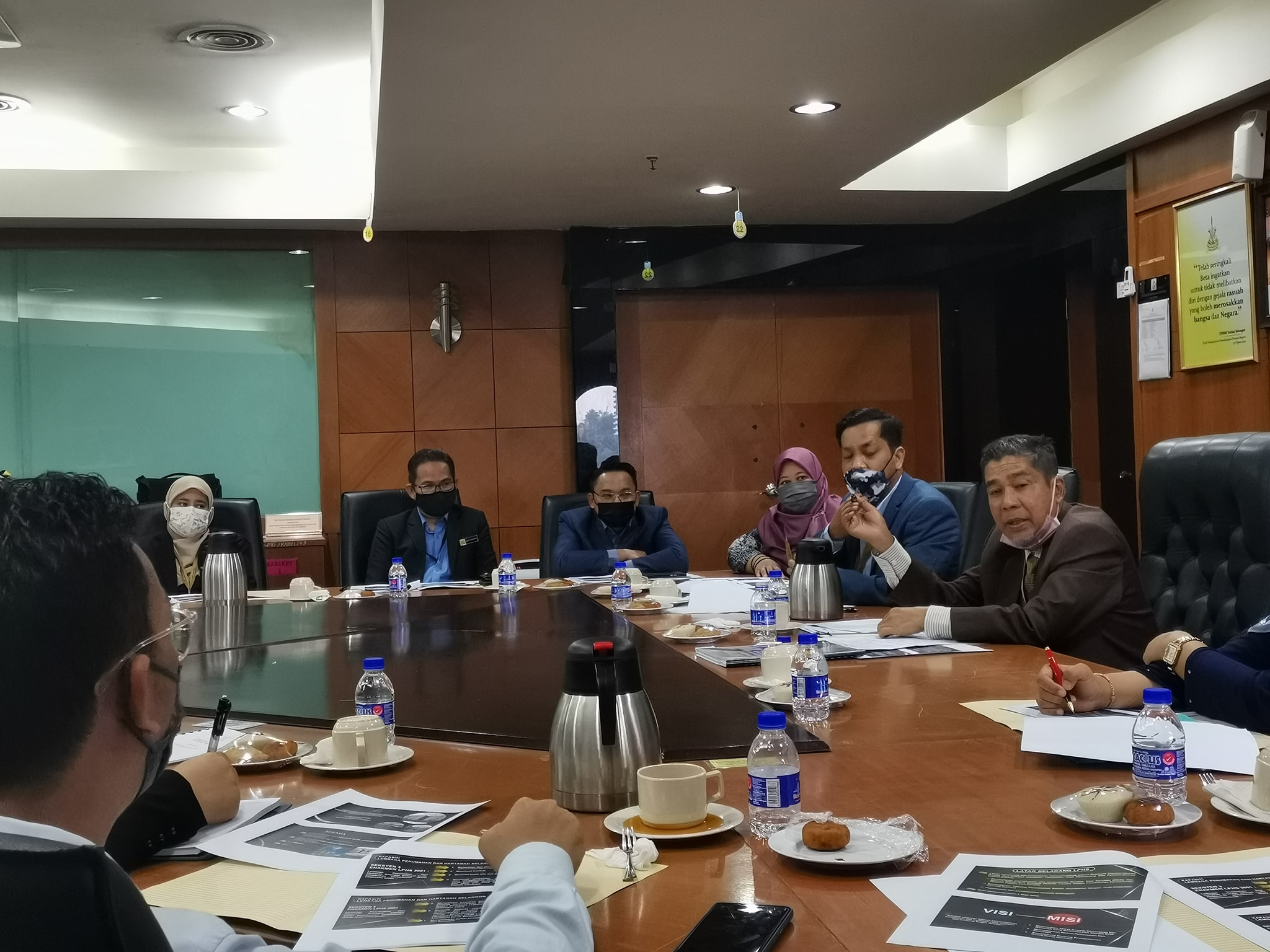 Lawatan Delegasi Lembaga Perumahan Dan Hartanah Pahang (LPHP) LAWATAN DELEGASI LEMBAGA PERUMAHAN DAN HARTANAH PAHANG (LPHP) KE LEMBAGA PERUMAHAN DAN HARTANAH SELANGOR (LPHS) DIKETUAI DELEGASI LPHP PUAN ISMAYATI BINTI ISMAIL (SETIAUSAHA BAHAGIAN)
