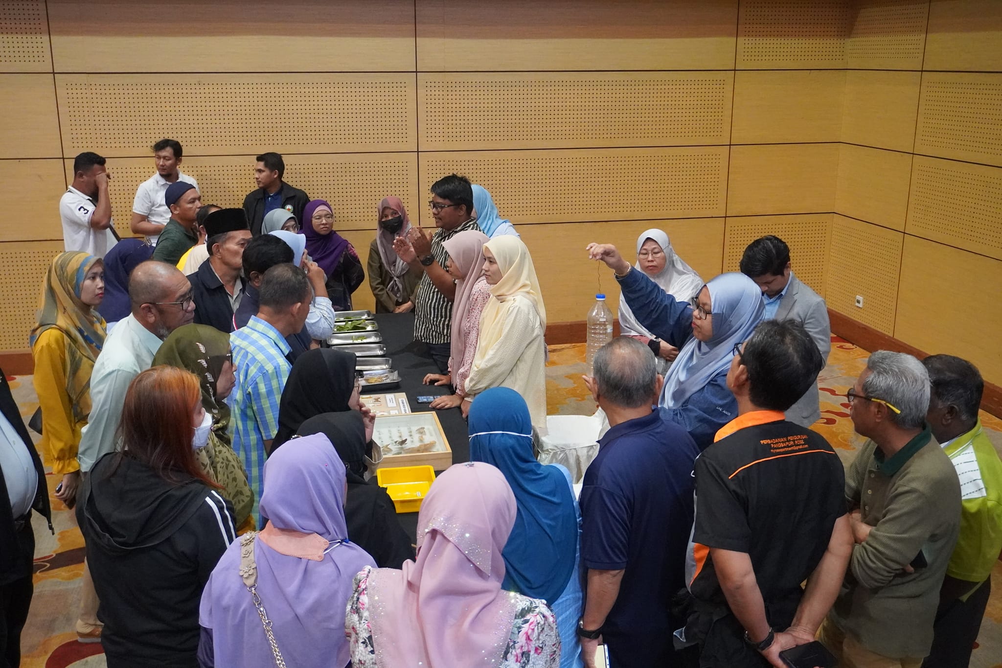 SEMINAR DAN LATIHAN PERTANIAN PESERTA LAMAN HIJAU STRATA 2.0 NEGERI SELANGOR MASA: 8.30 PAGI HINGGA 6.00 PETANG TEMPAT: SHAH ALAM CONVENTION CENTRE (SACC) PERASMIAN PENUTUP OLEH: Y.B. PUAN RODZIAH BINTI ISMAIL EXCO PERUMAHAN, KESEJAHTERAAN BANDAR DAN