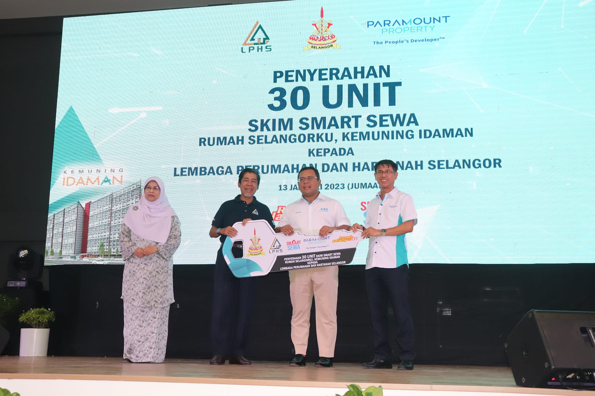 Majlis Penyerahan Kunci kepada pembeli Projek Rumah Selangorku Kemuning Idaman Majlis Penyerahan Kunci kepada pembeli Projek Rumah Selangorku Kemuning Idaman yang disempurnakan oleh YAB Dato’ Menteri Besar Selangor Tarikh : 13 Januari 2023 (Jumaat) M