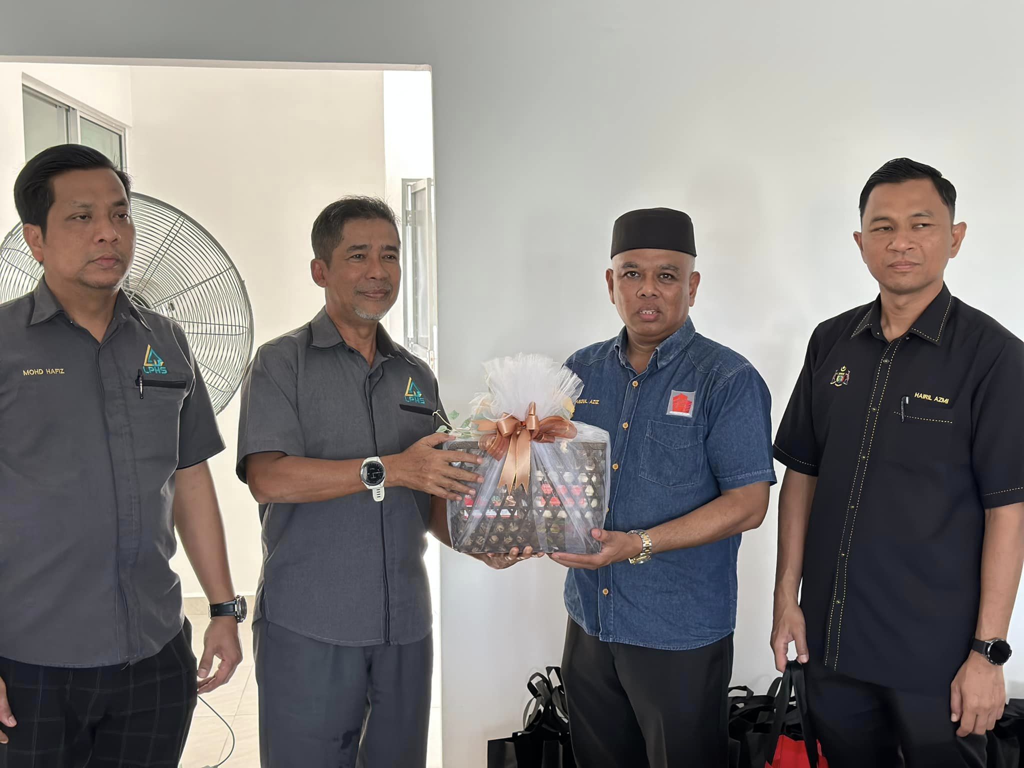 Sekitar Lawatan Tapak Projek Penswastaan (RMM) Sungai Petai, Daerah Alor Gajah, Melaka Sekitar Lawatan Tapak Projek Penswastaan (RMM) Sungai Petai, Daerah Alor Gajah, Melaka dan Majlis Makan Malam bersama Delegasi Kakitangan Lembaga Perumahan dan Har
