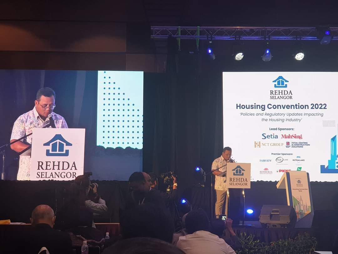 REHDA SELANGOR HOUSING CONVENTION 2022 REHDA SELANGOR HOUSING CONVENTION 2022 'Policies and Regulatory Updates Impacting the Housing Industry' Tarikh: 20 Oktober 2022 (Khamis) Tempat: Shah Alam Convention Centre (SACC) Perasmian Oleh: YAB Dato' Seri