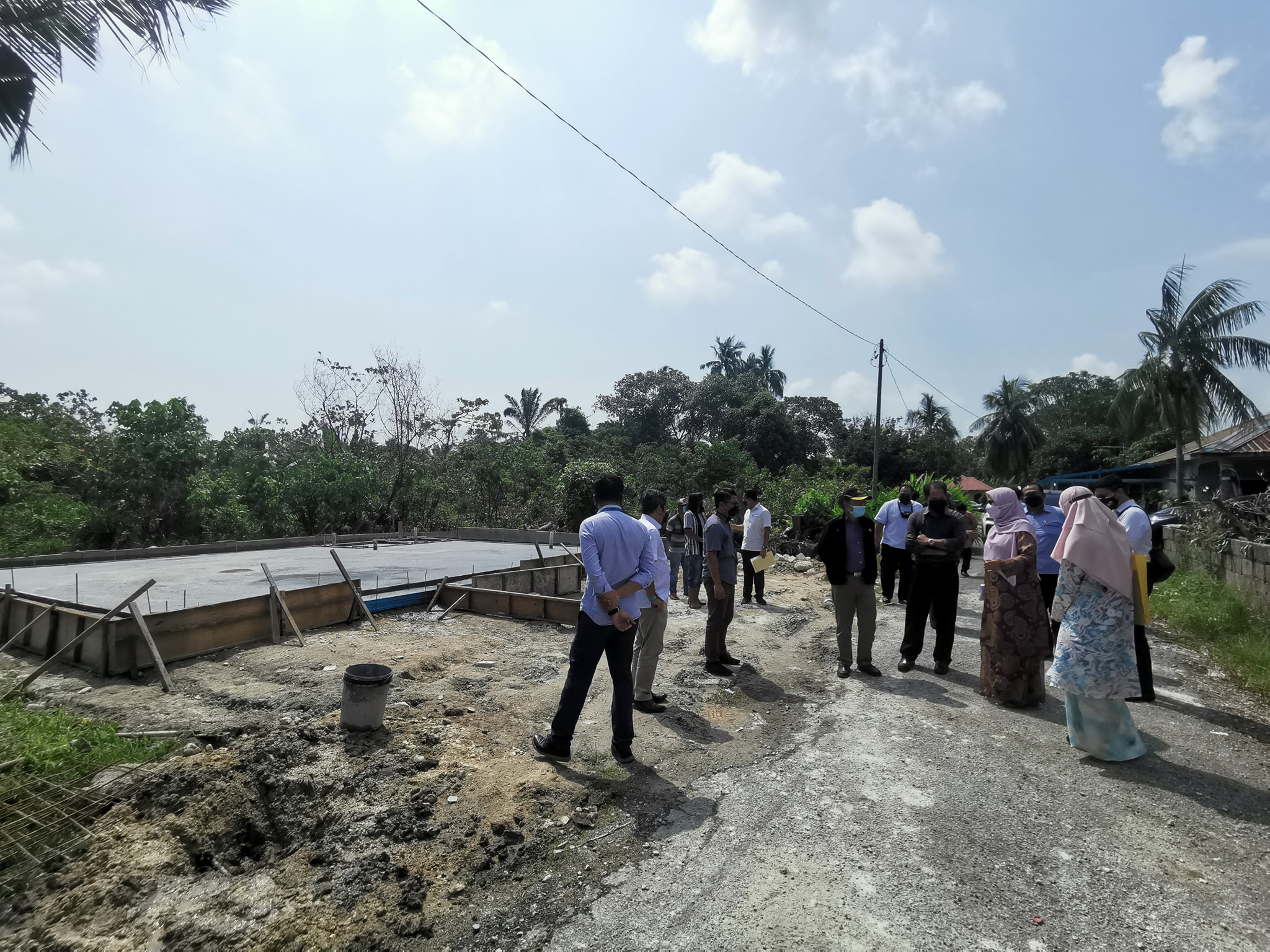 Lawatan Turun Padang Baikpulih Rumah Mangsa Banjir LAWATAN TURUN PADANG BAIKPULIH RUMAH MANGSA BANJIR DAERAH KLANG BERSAMA YANG BERHORMAT PUAN RODZIAH BINTI ISMAIL EXCO PERUMAHAN, KESEJAHTERAAN BANDAR DAN PEMBANGUNAN USAHAWAN NEGERI SELANGOR