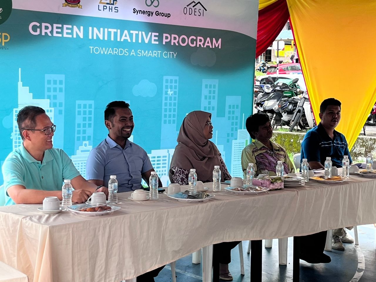 MAJLIS PERASMIAN PENAJAAN PENUKARAN PENGGUNAAN LAMPU KEPADA LAMPU SYNERGY LED MAJLIS PERASMIAN PENAJAAN PENUKARAN PENGGUNAAN LAMPU KEPADA LAMPU SYNERGY LED DI BAWAH PROGRAM BANGUNAN HIJAU KE ARAH KESEJAHTERAAN BANDAR SELANGOR INTELLIGENT STRATA PROPE