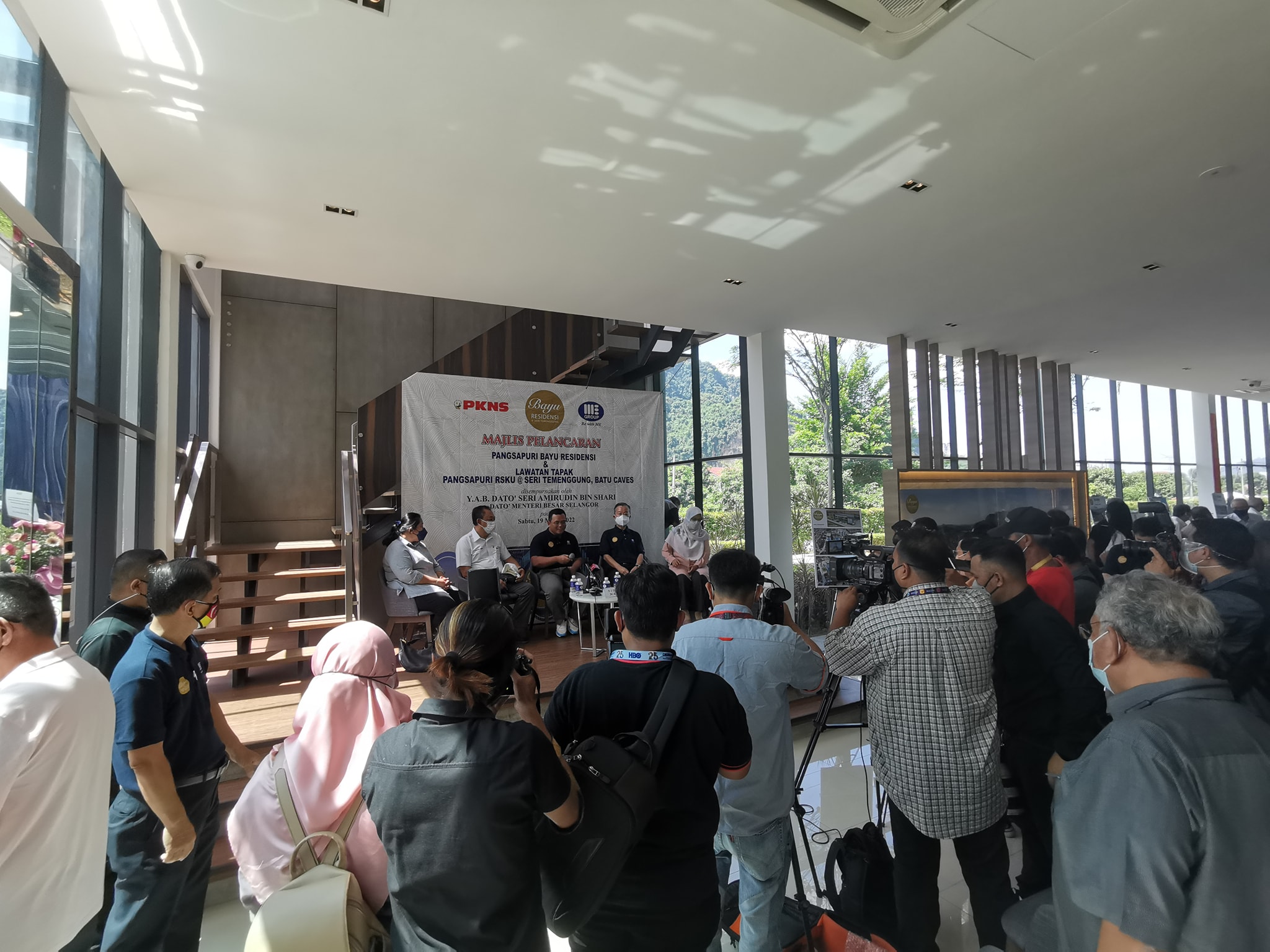 Majlis Pelancaran 1,240 Unit Bayu Residensi MAJLIS PELANCARAN 1,240 UNIT BAYU RESIDENSI DAN LAWATAN KE 420 UNIT PROJEK PANGSAPURI SELANGORKU (RSKU) DI SERI TEMENGGUNG, BATU CAVES, SELANGOR. DIRASMIKAN OLEH Y.A.B DATO' SERI AMIRUDIN BIN SHARI, MENTERI