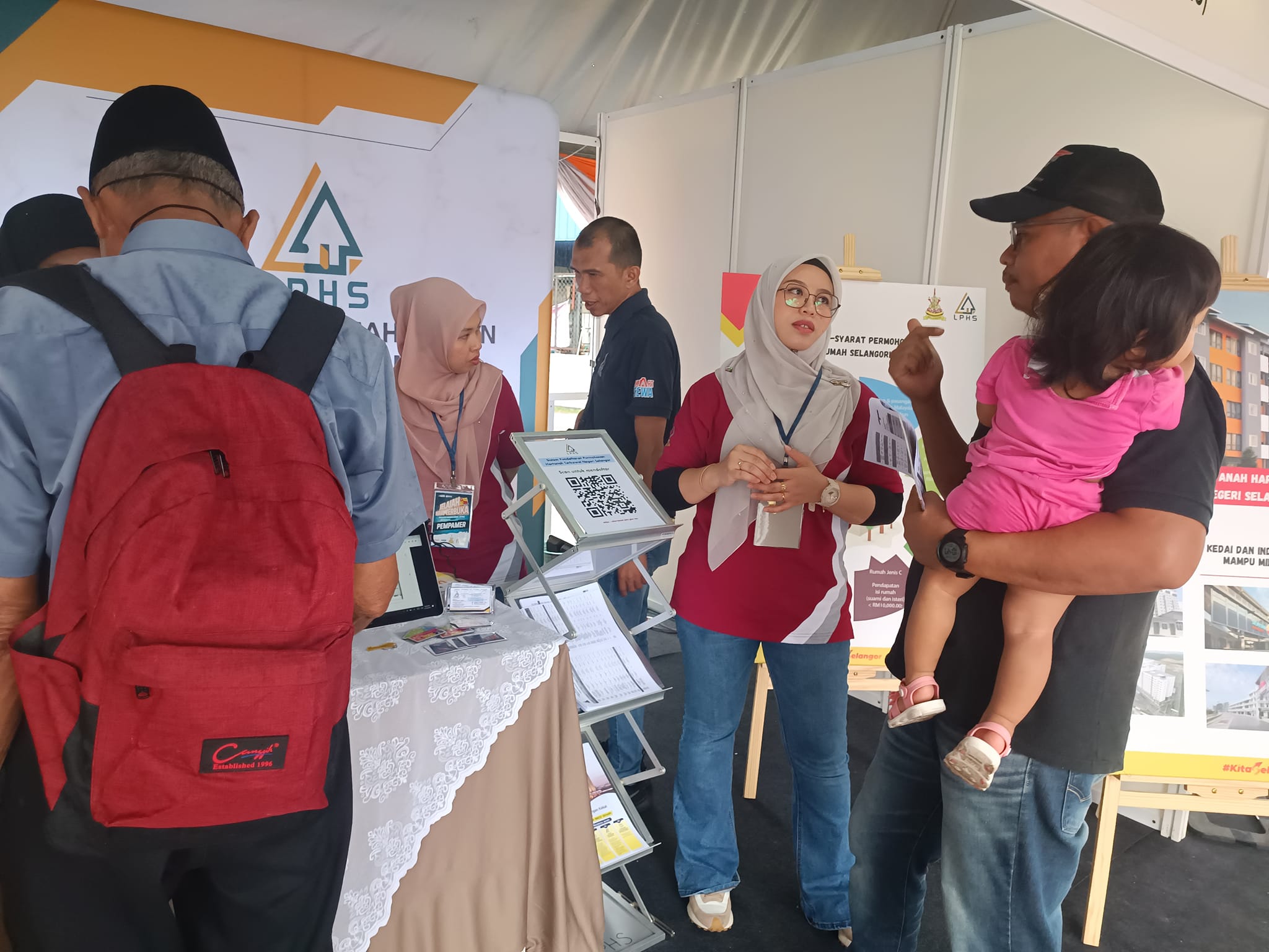 Program Jelajah Hari Terbuka "Malaysia Madani Program Jelajah Hari Terbuka "Malaysia Madani, Unisel Depani" yang bermula pada 21 - 22 Oktober 2023 (Sabtu - Ahad) bertempat di Dataran Pantai Batu Laut, Tanjung Sepat, Kuala Langat. Program telah dirasm