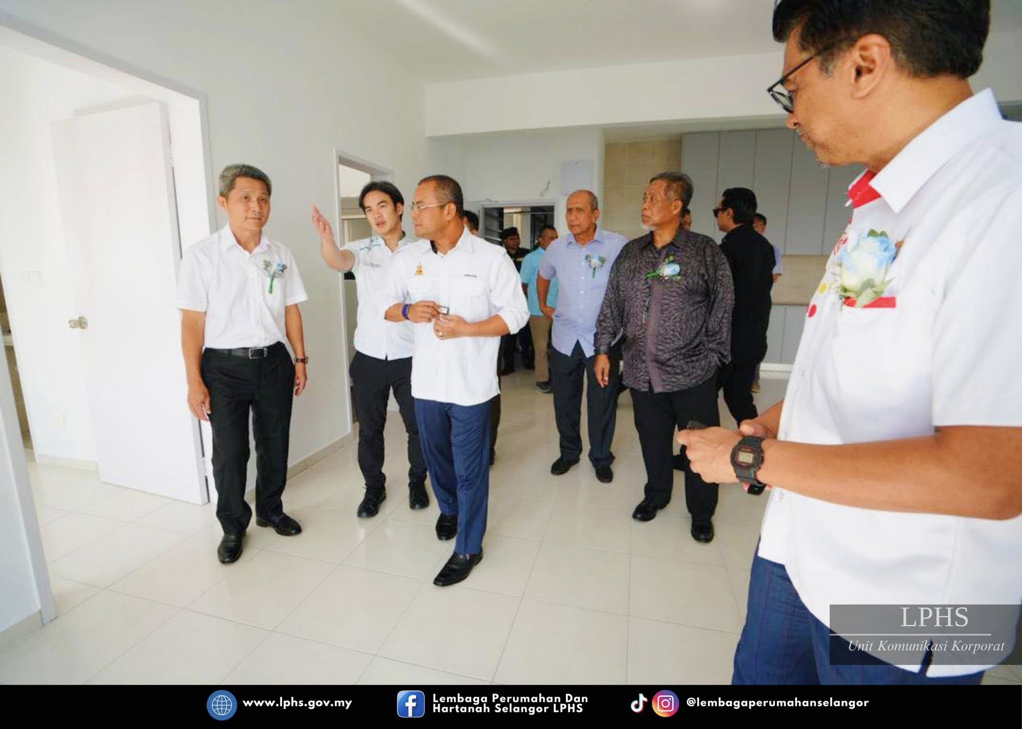 MAJLIS MENANDATANGANI MEMORANDUM PERSEFAHAMAN & SIMBOLIK PENYERAHAN KUNCI PROJEK SELANGORKU OLEANDER MAJLIS MENANDATANGANI MEMORANDUM PERSEFAHAMAN & SIMBOLIK PENYERAHAN KUNCI PROJEK SELANGORKU OLEANDER