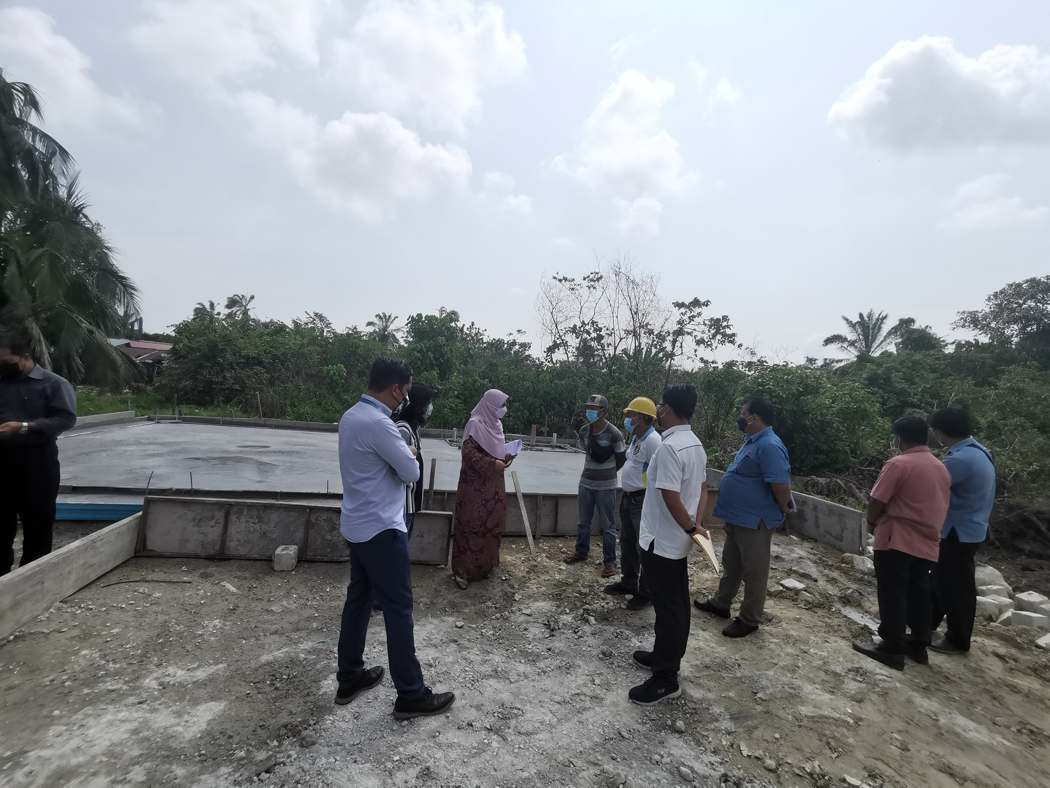 Lawatan Turun Padang Baikpulih Rumah Mangsa Banjir LAWATAN TURUN PADANG BAIKPULIH RUMAH MANGSA BANJIR DAERAH KLANG BERSAMA YANG BERHORMAT PUAN RODZIAH BINTI ISMAIL EXCO PERUMAHAN, KESEJAHTERAAN BANDAR DAN PEMBANGUNAN USAHAWAN NEGERI SELANGOR