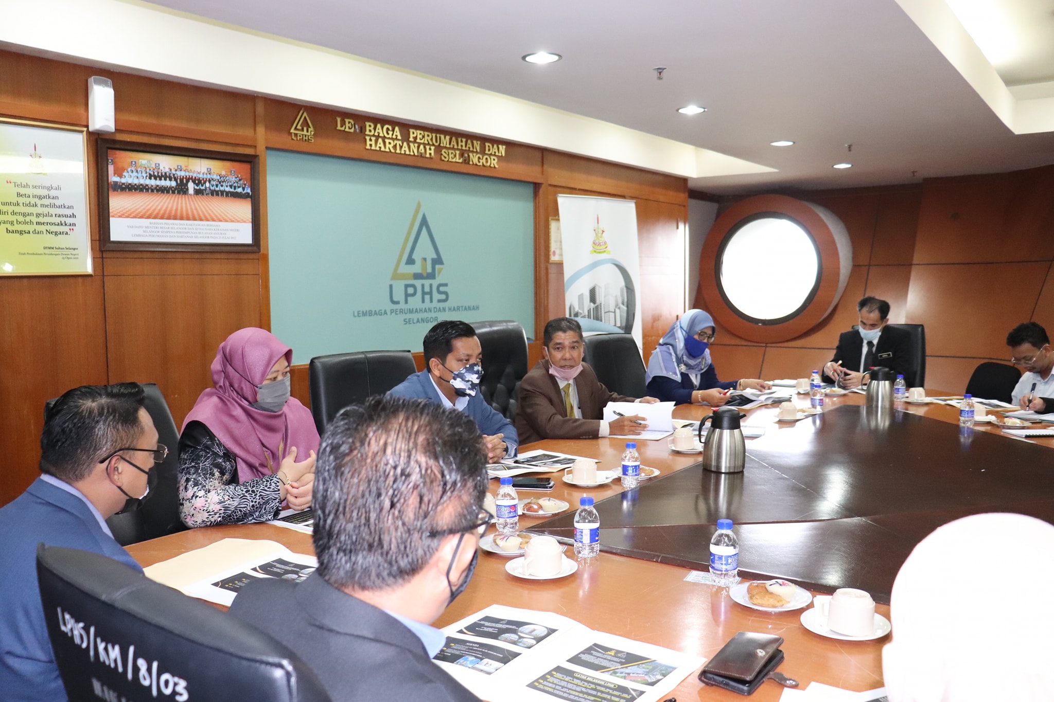 Lawatan Delegasi Lembaga Perumahan Dan Hartanah Pahang (LPHP) LAWATAN DELEGASI LEMBAGA PERUMAHAN DAN HARTANAH PAHANG (LPHP) KE LEMBAGA PERUMAHAN DAN HARTANAH SELANGOR (LPHS) DIKETUAI DELEGASI LPHP PUAN ISMAYATI BINTI ISMAIL (SETIAUSAHA BAHAGIAN)