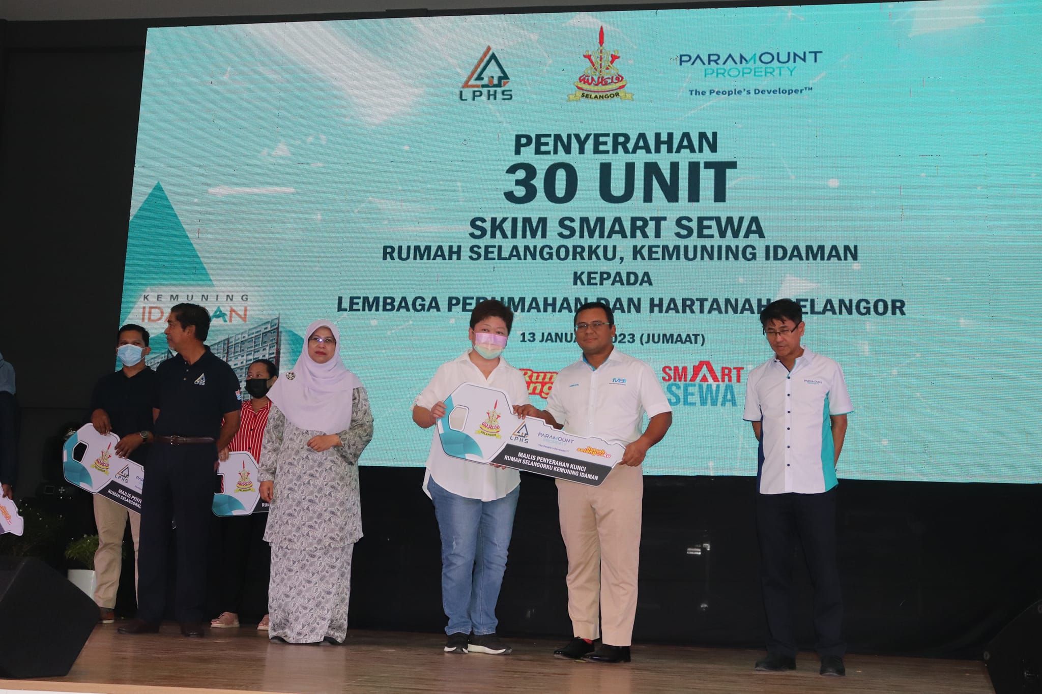 Majlis Penyerahan Kunci kepada pembeli Projek Rumah Selangorku Kemuning Idaman Majlis Penyerahan Kunci kepada pembeli Projek Rumah Selangorku Kemuning Idaman yang disempurnakan oleh YAB Dato’ Menteri Besar Selangor Tarikh : 13 Januari 2023 (Jumaat) M