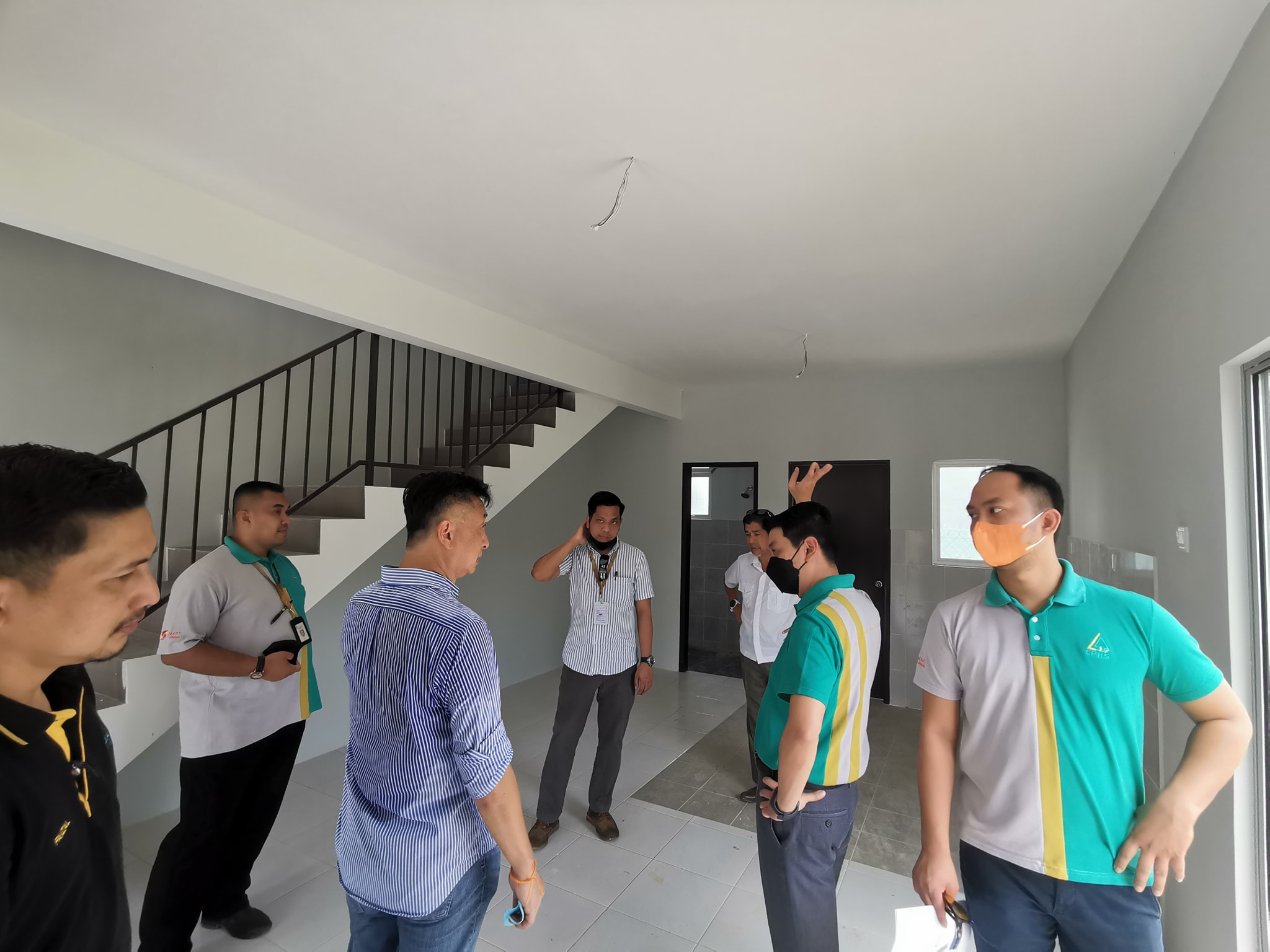 LAWATAN TAPAK BERSAMA PENGARAH EKSEKUTIF LPHS DI DAERAH HULU SELANGOR TARIKH: 2 JUN 2022 (KHAMIS) MASA: 10.00 PAGI TAPAK PROJEK: RUMAH SELANGORKU JENIS C (TERES 2 TINGKAT (15' X 55) DAN JENIS D (TERES 2 TINGKAT (20' X 60') TAMAN PINGGIRAN KKB, SEKSYE