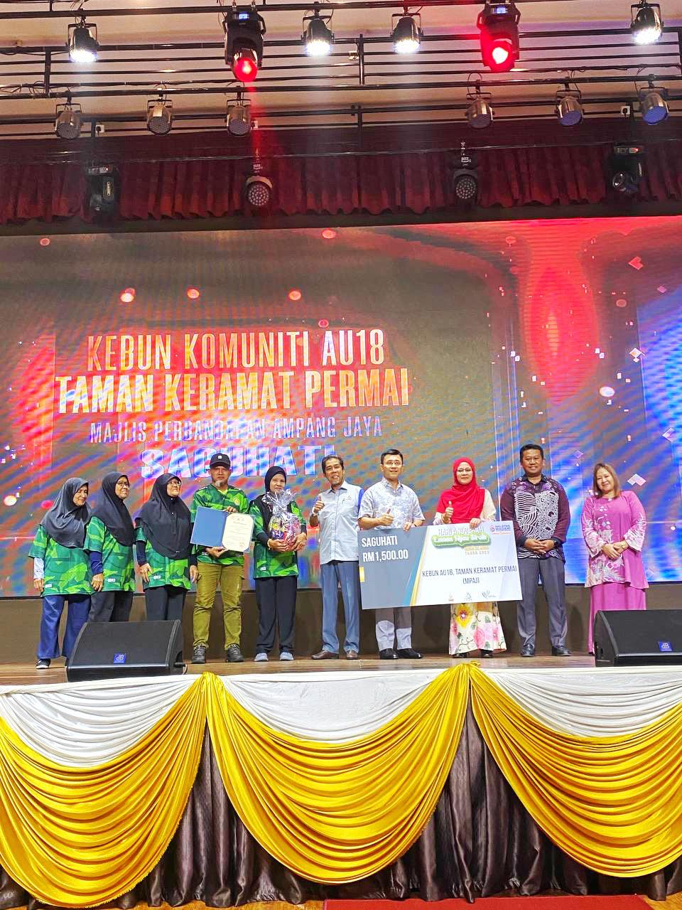 Hari Anugerah Laman Hijau Negeri Selangor 2023 Sekitar Hari Anugerah Laman Hijau Negeri Selangor 2023 Tarikh: 18 November 2023 (Sabtu) Masa: 8.30 pagi - 2.00 petang TEMPAT: Midlands Convention Centre Seksyen 7, Shah Alam Melalui penganjuran Hari Anug