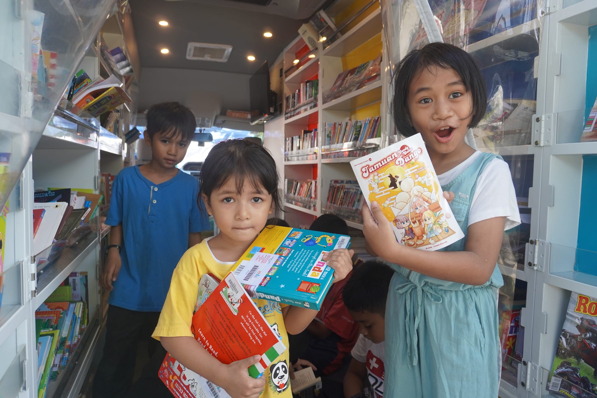 SEKITAR MAJLIS PELANCARAN KARNIVAL MINI SELANGOR HEALTHCARE FOR STRATA (SeHEART) TEMPAT: PERBADANAN PENGURUSAN ANGGERIK 23 JALAN KELEDANG 24/2, SEKSYEN 24, 40300 SHAH ALAM PERASMIAN OLEH: YB PUAN RODZIAH BINTI ISMAIL EXCO PERUMAHAN, KESEJAHTERAAN BAN
