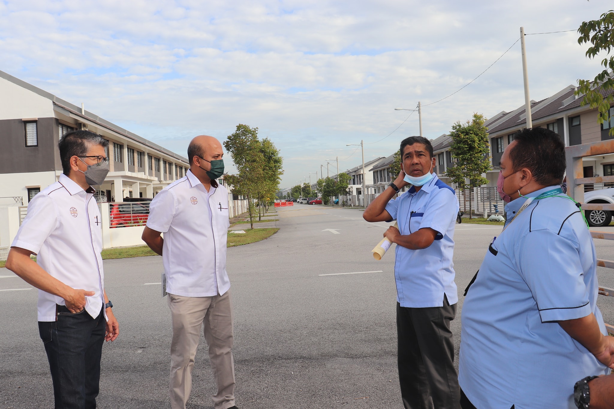 Lawatan tapak bersama Pengarah Eksekutif Lawatan tapak bersama Pengarah Eksekutif ke 67 unit rumah yg telah siap dibina oleh Tetuan Kelana Kualiti Sdn. Bhd. (Glomac) di Saujana Perdana, Saujana Utama, Mukim Ijok