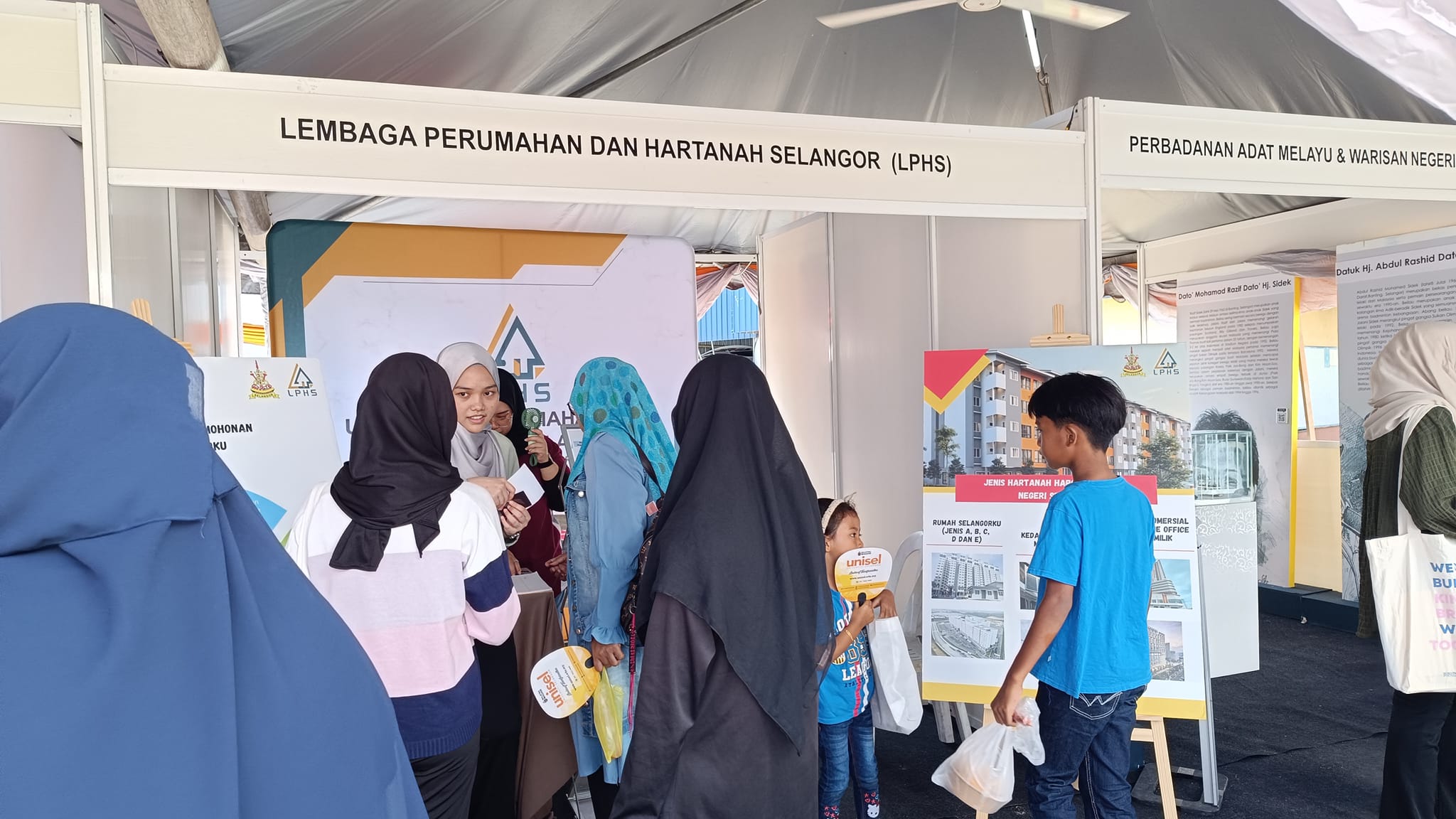 Program Jelajah Hari Terbuka "Malaysia Madani Program Jelajah Hari Terbuka "Malaysia Madani, Unisel Depani" yang bermula pada 21 - 22 Oktober 2023 (Sabtu - Ahad) bertempat di Dataran Pantai Batu Laut, Tanjung Sepat, Kuala Langat. Program telah dirasm