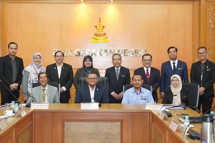 Mesyuarat Ahli Lembaga Pengarah LPHS bersama Dato' Menteri Besar Selangor Mesyuarat Ahli Lembaga Pengarah LPHS bersama Dato' Menteri Besar Selangor