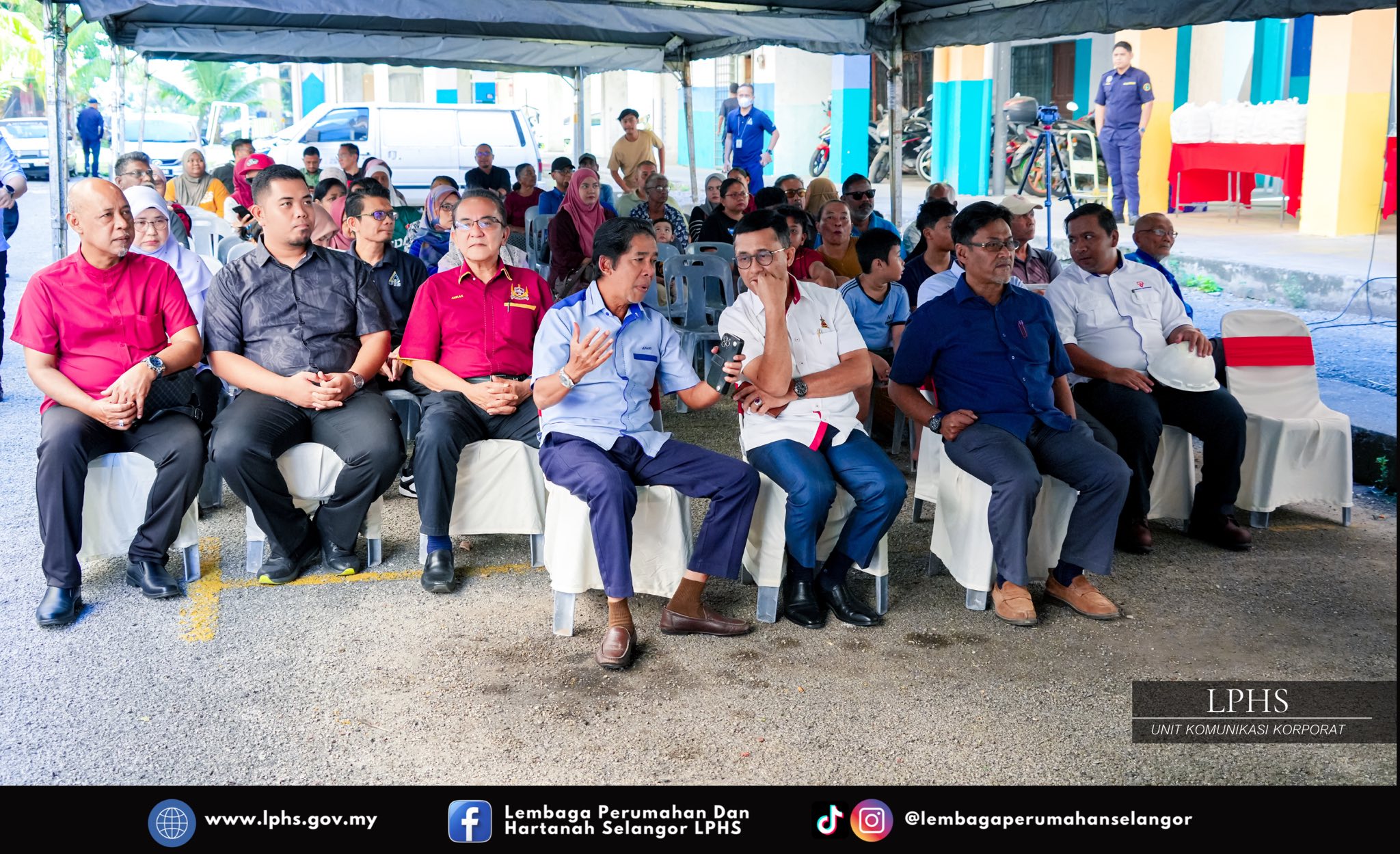 MAJLIS PENYERAHAN SIAP KERJA BAIK PULIH SEMULA PENDAWAIAN ELEKTRIK DAN PENYERAHAN BAKUL MAKANAN