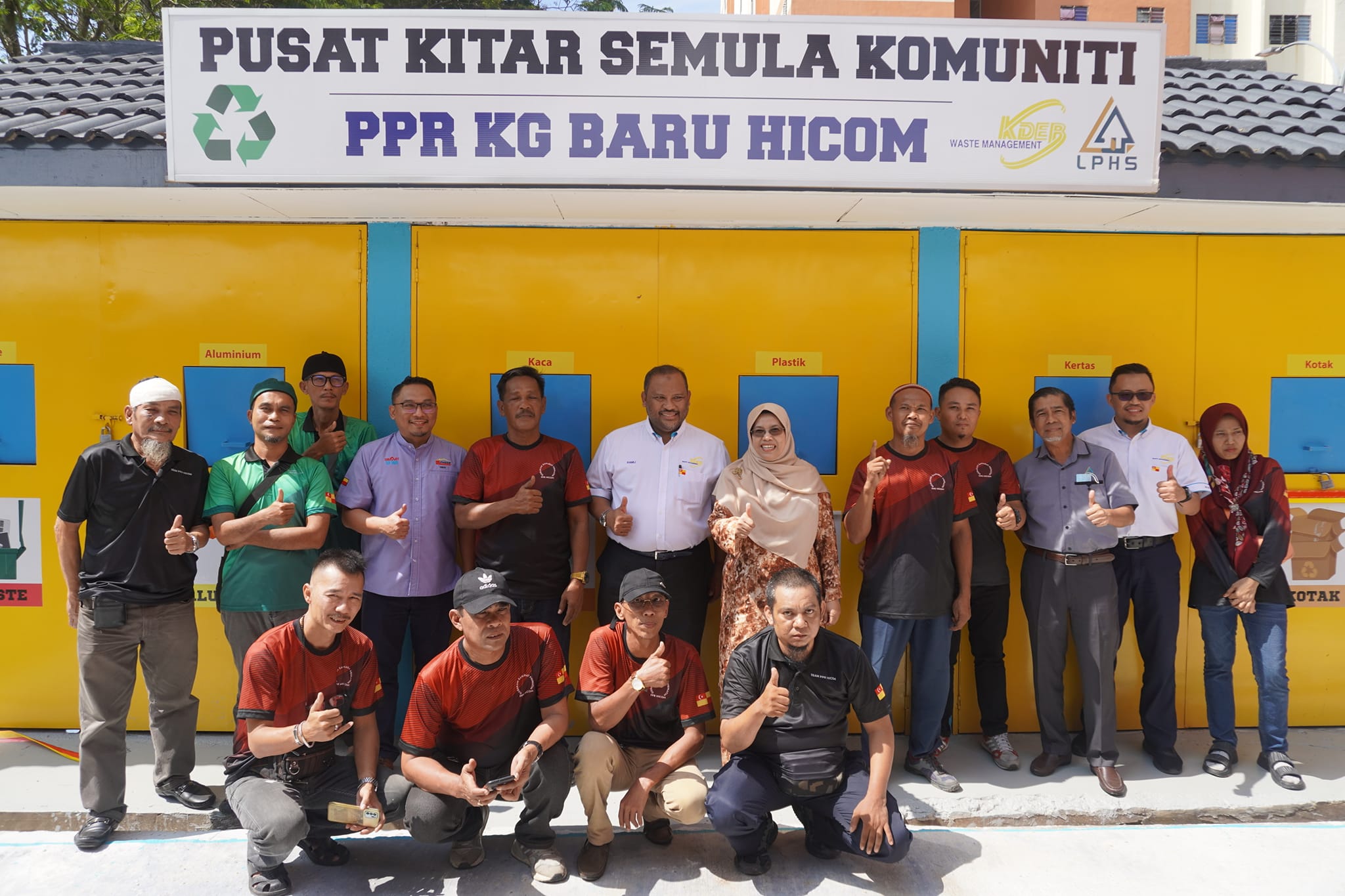MAJLIS PERASMIAN PUSAT KITAR SEMULA PPR KAMPUNG BARU HICOM MASA: 11.00 PAGI BERTEMPAT: BLOK B, PPR HICOM DISEMPURNAKAN OLEH: Y. B. PUAN RODZIAH BINTI ISMAIL EXCO PERUMAHAN, KESEJAHTERAAN BANDAR DAN PEMBANGUNAN USAHAWAN NEGERI SELANGOR